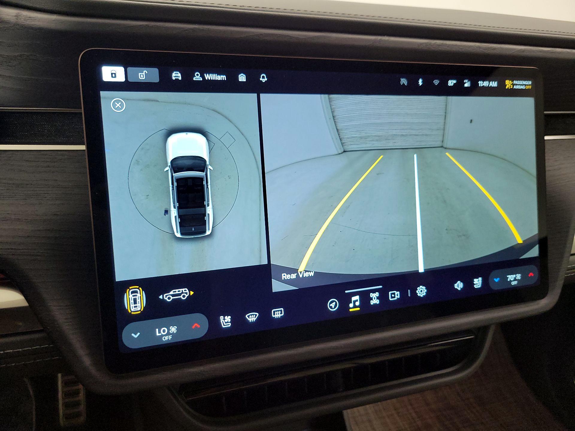 Thumbnail: 2025 Rivian R1S - 14