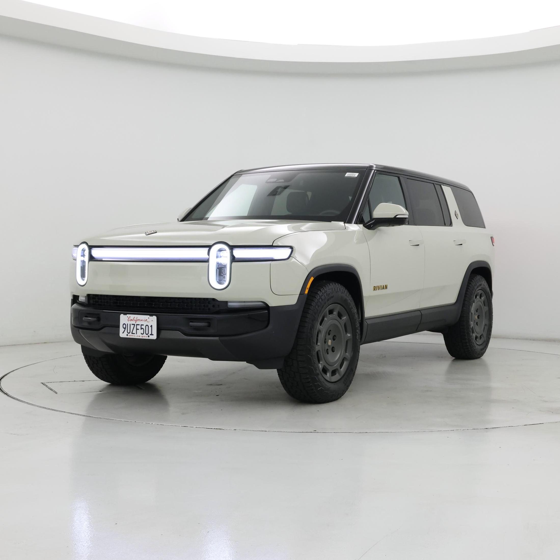 Thumbnail: 2025 Rivian R1S - 4