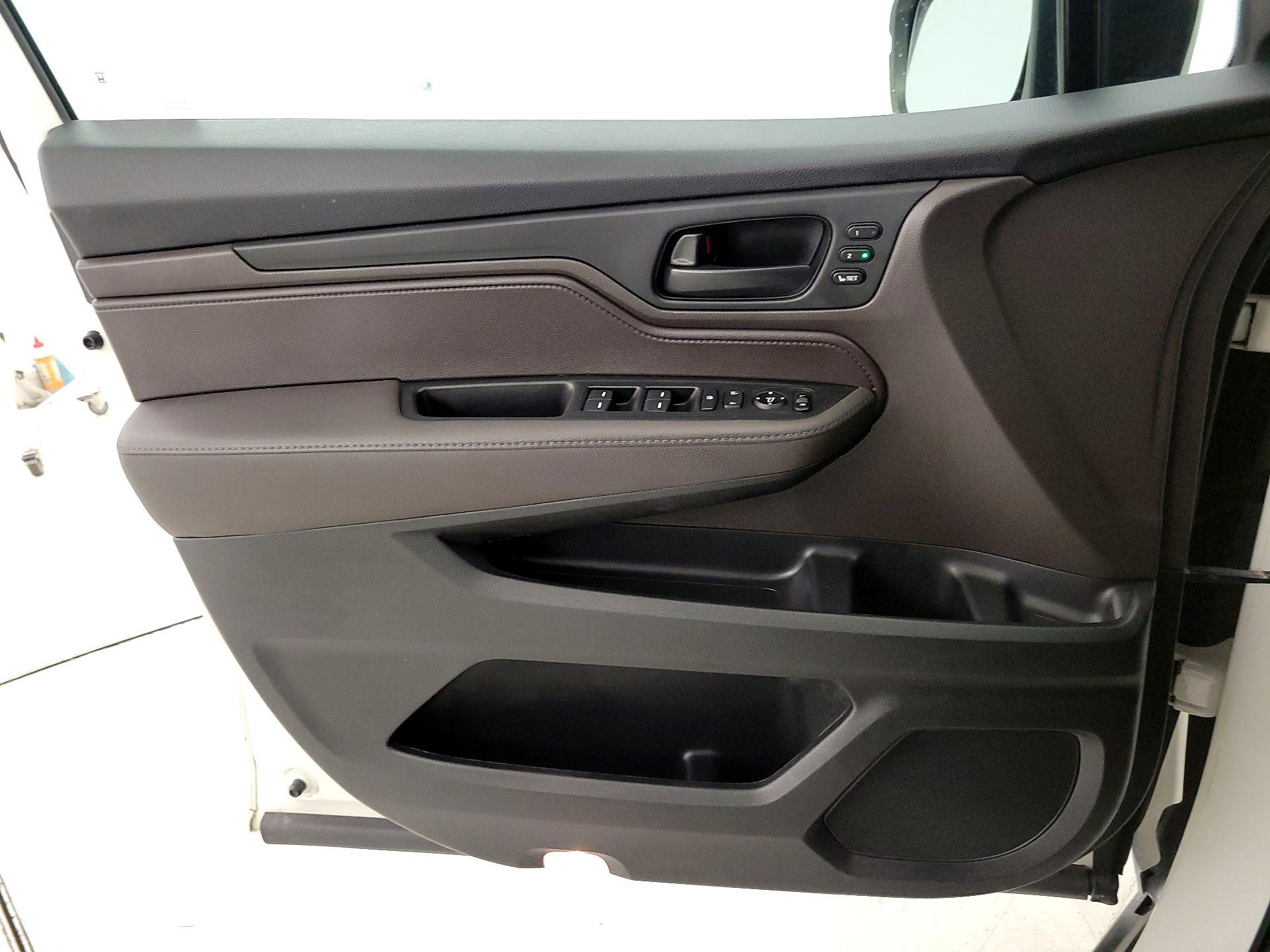 Thumbnail: 2019 Honda Odyssey - 12