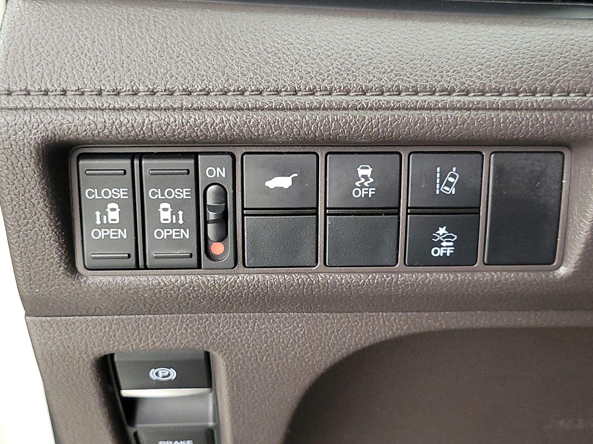 Thumbnail: 2019 Honda Odyssey - 13