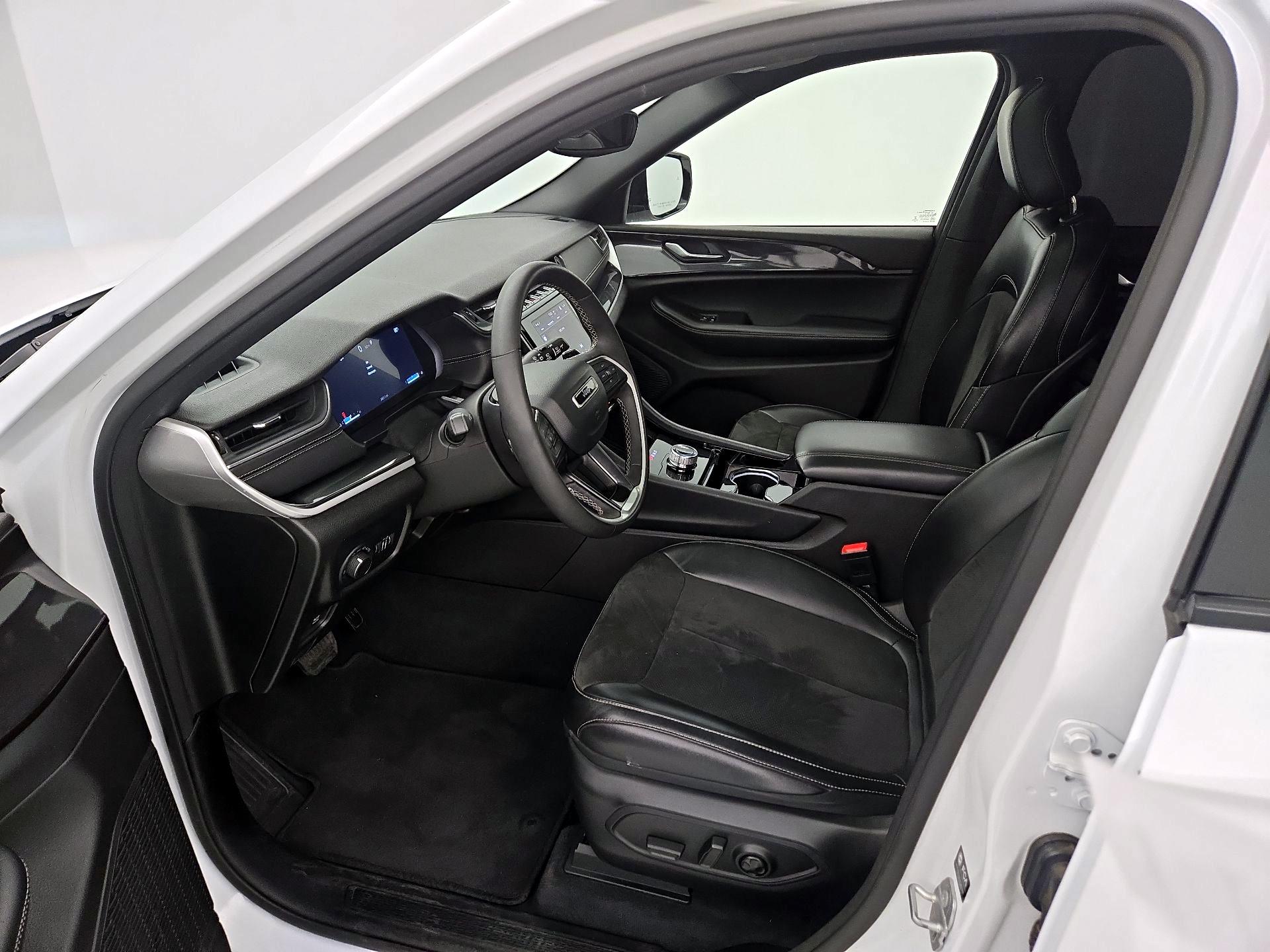 Thumbnail: 2023 Jeep Grand Cherokee - 11