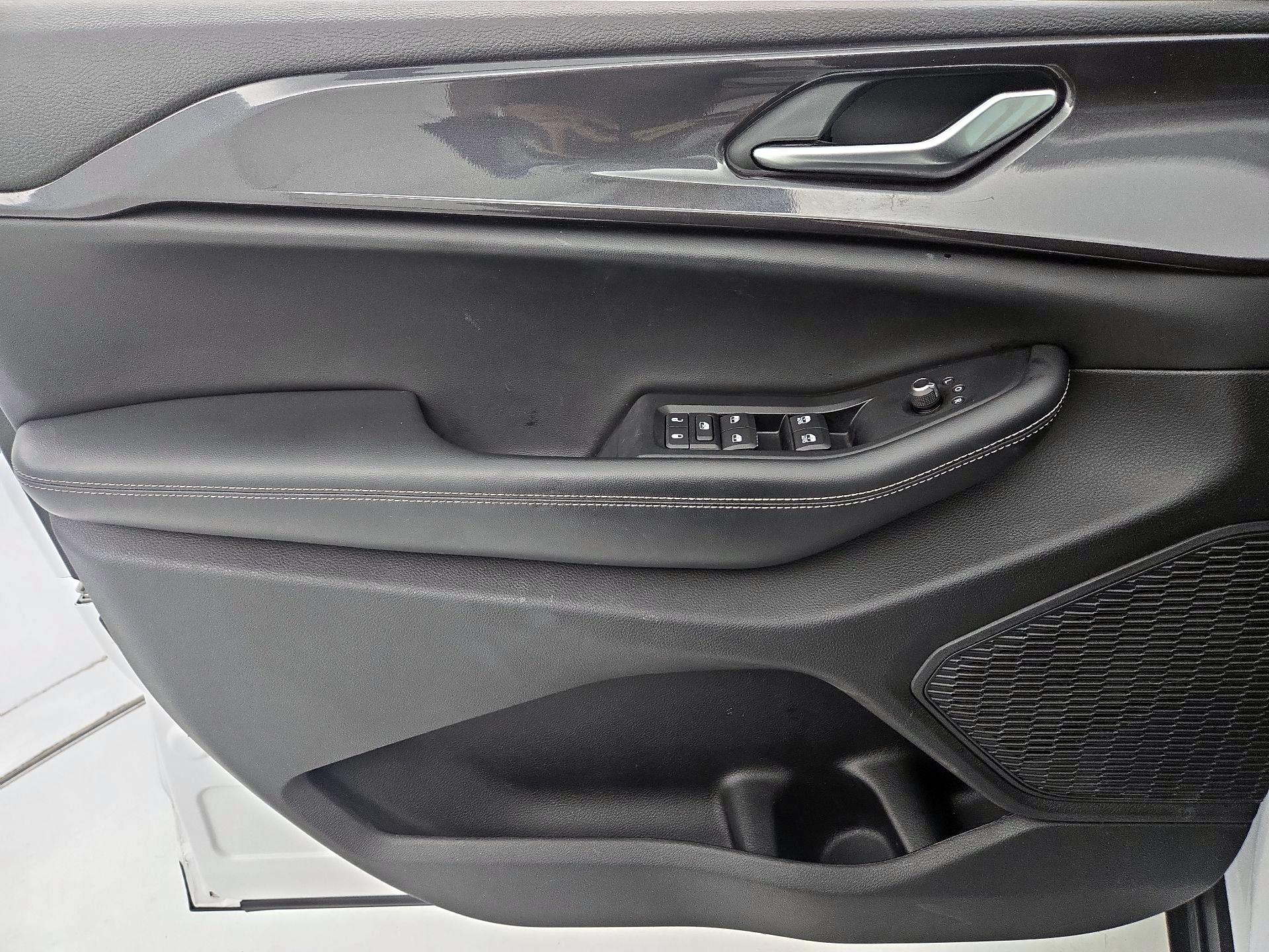 Thumbnail: 2023 Jeep Grand Cherokee - 12