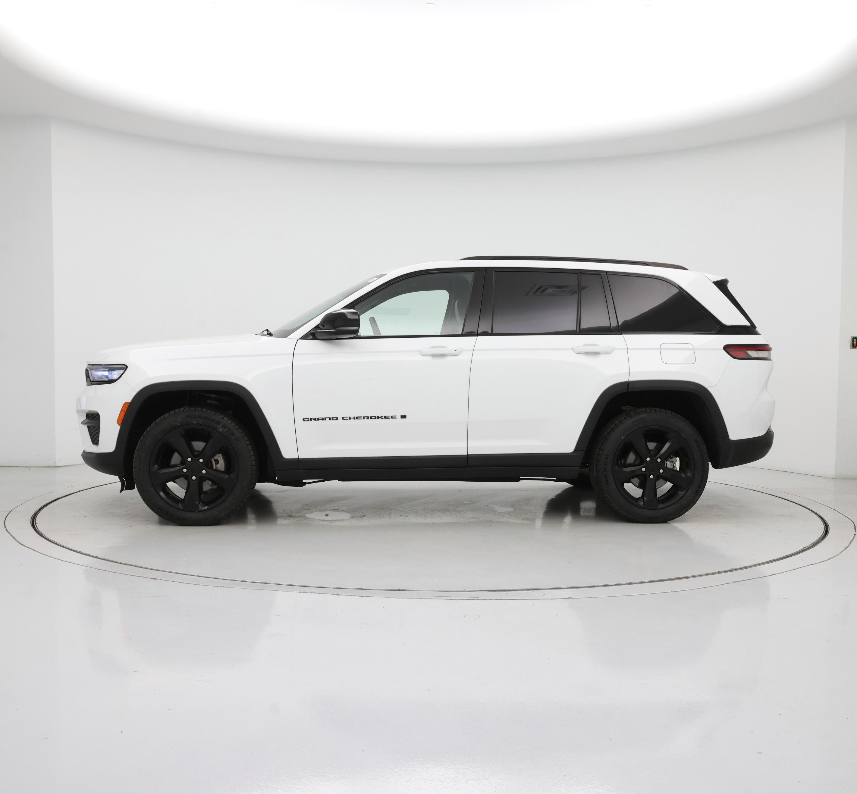 Thumbnail: 2023 Jeep Grand Cherokee - 3