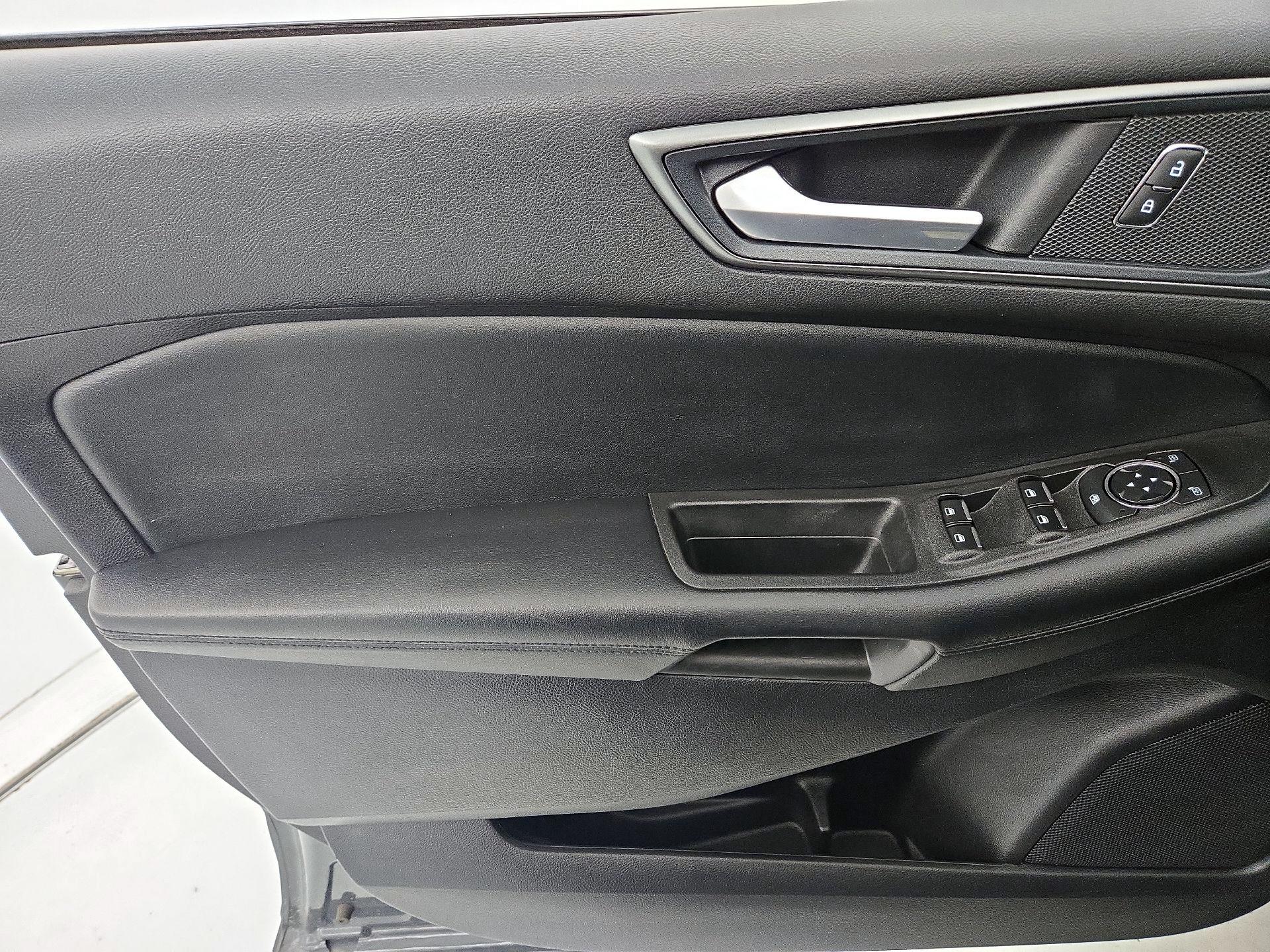 Thumbnail: 2021 Ford Edge - 12