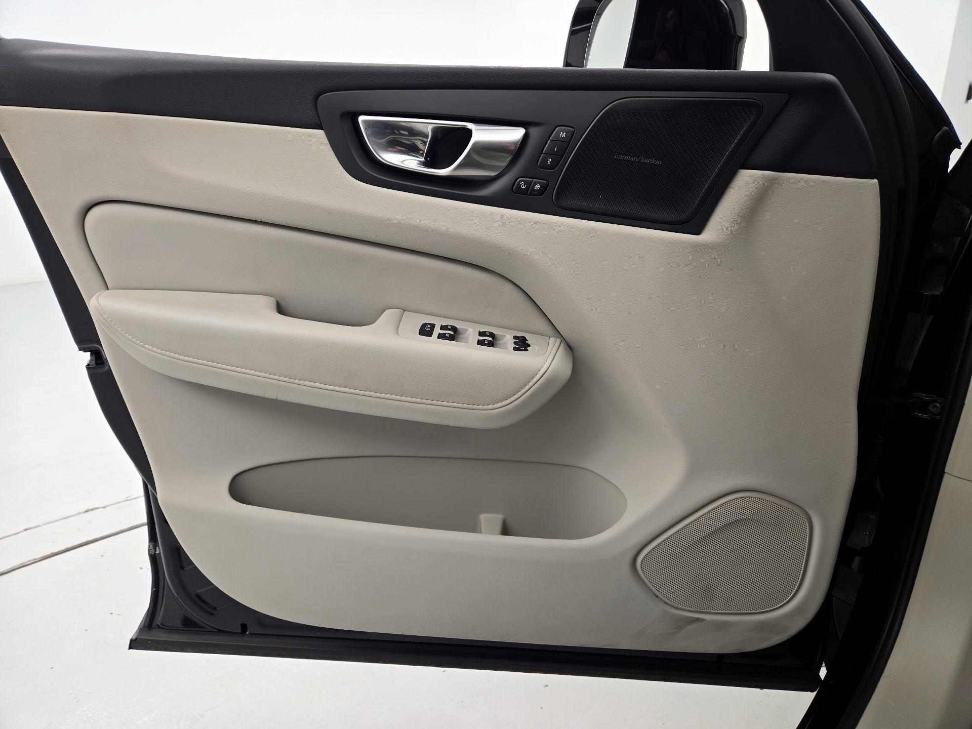 Thumbnail: 2023 Volvo XC60 - 12