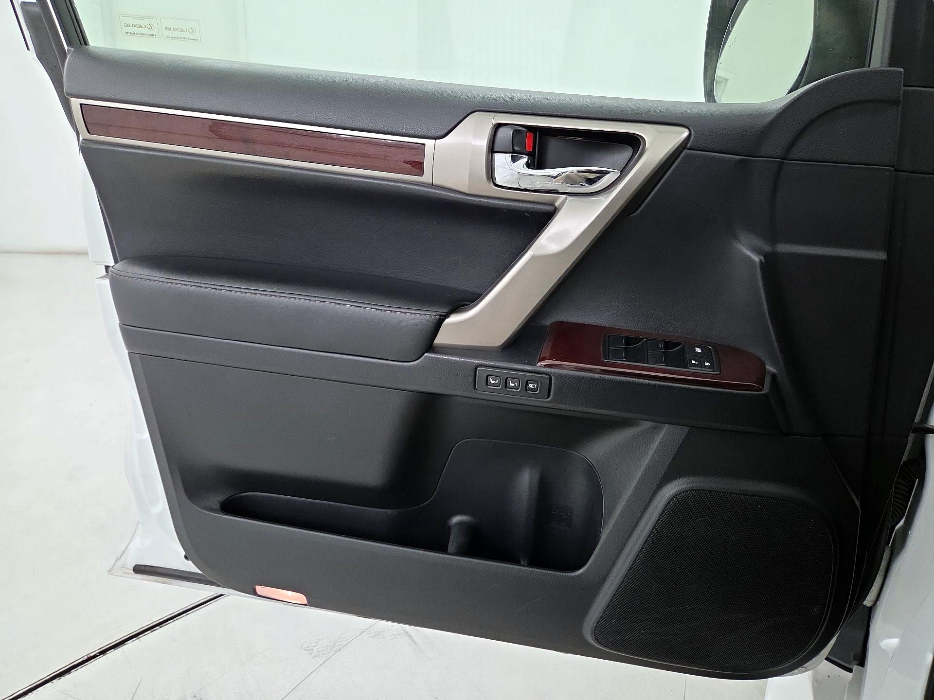 Thumbnail: 2015 Lexus GX - 12