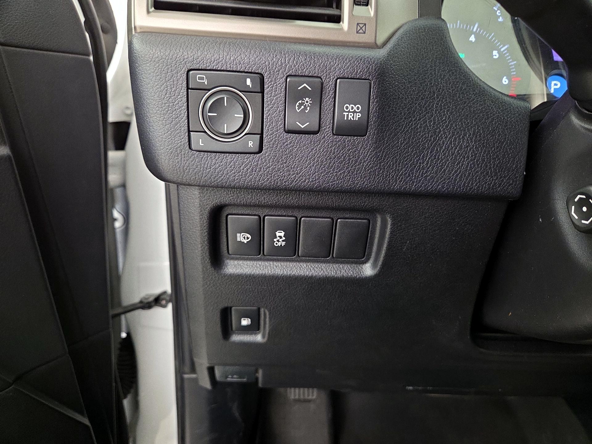 Thumbnail: 2015 Lexus GX - 13