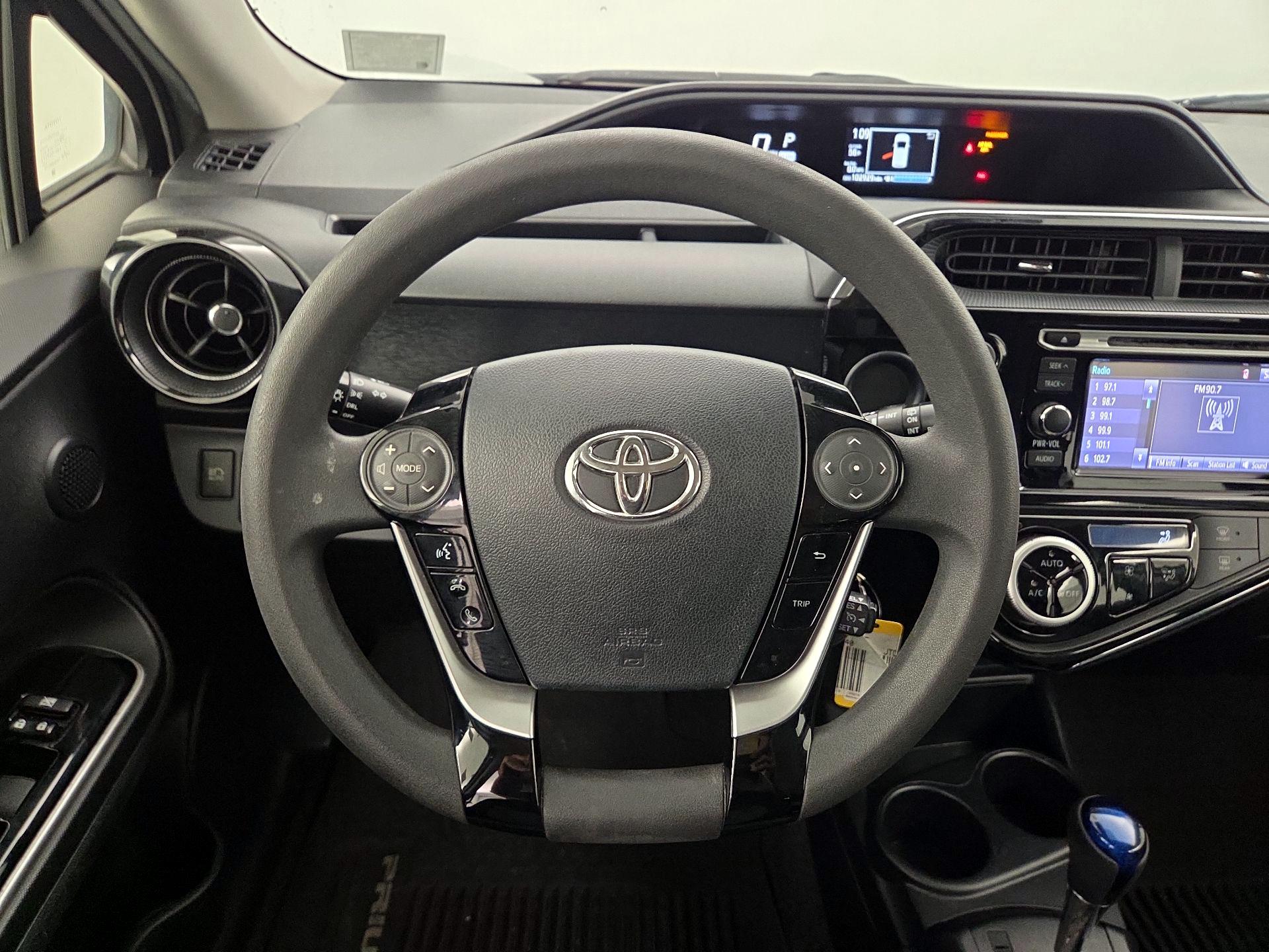 Thumbnail: 2018 Toyota Prius c - 10