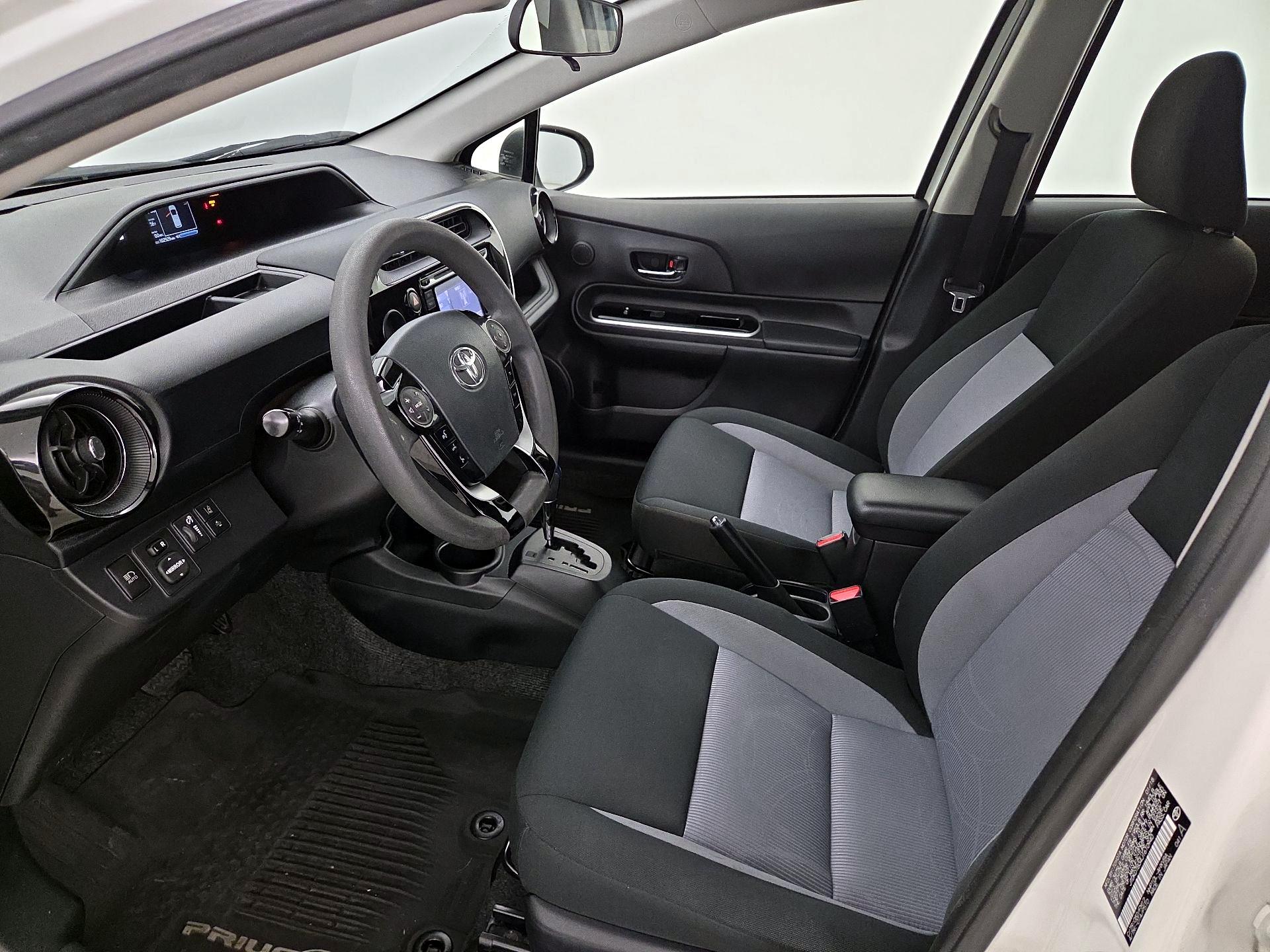 Thumbnail: 2018 Toyota Prius c - 11