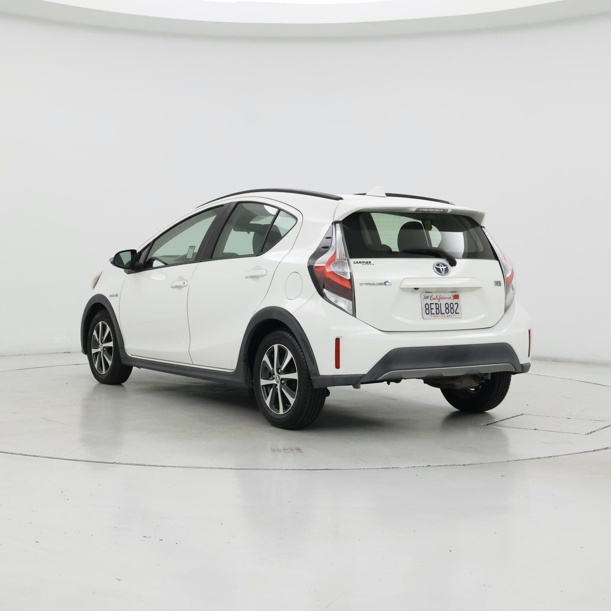 Thumbnail: 2018 Toyota Prius c - 2