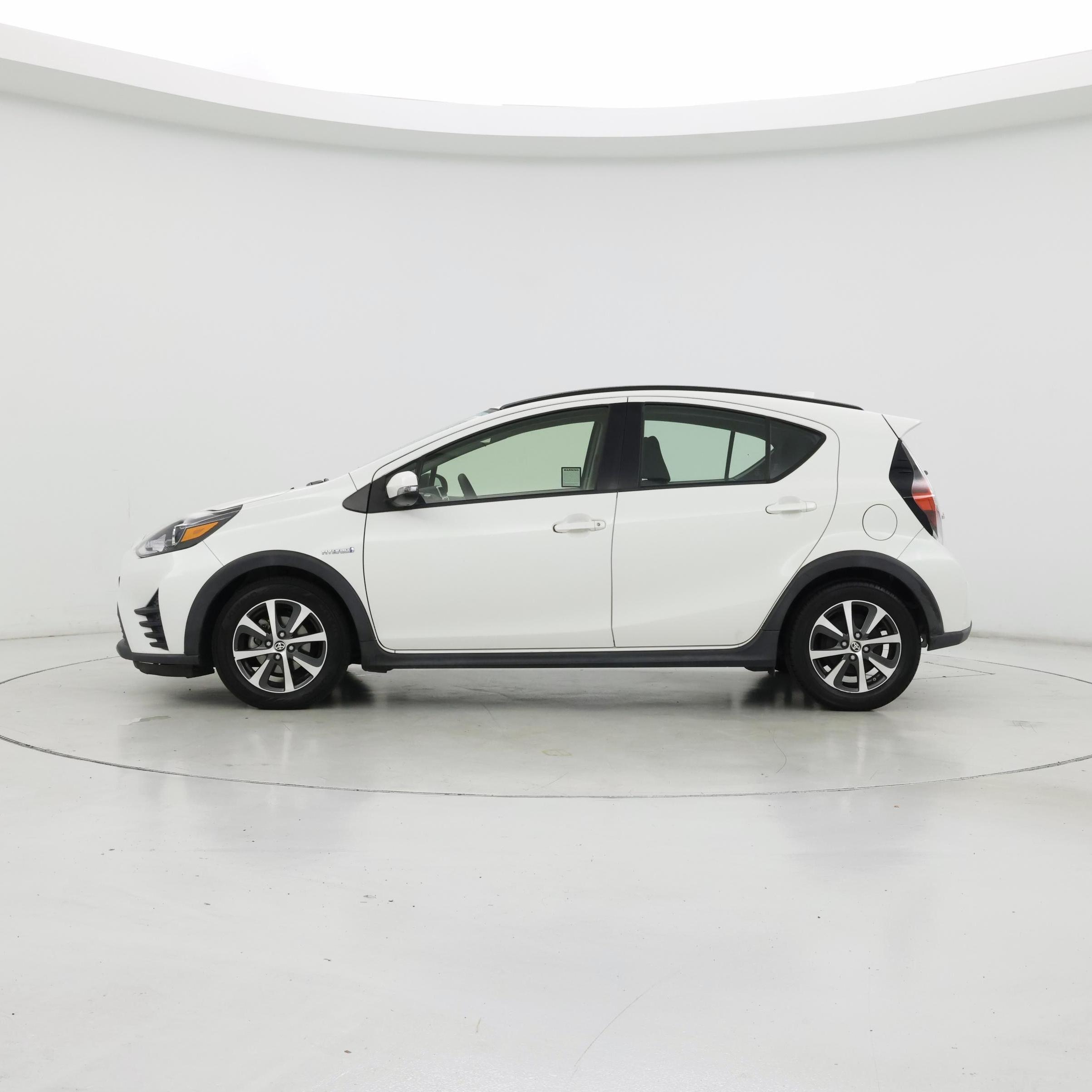 Thumbnail: 2018 Toyota Prius c - 3