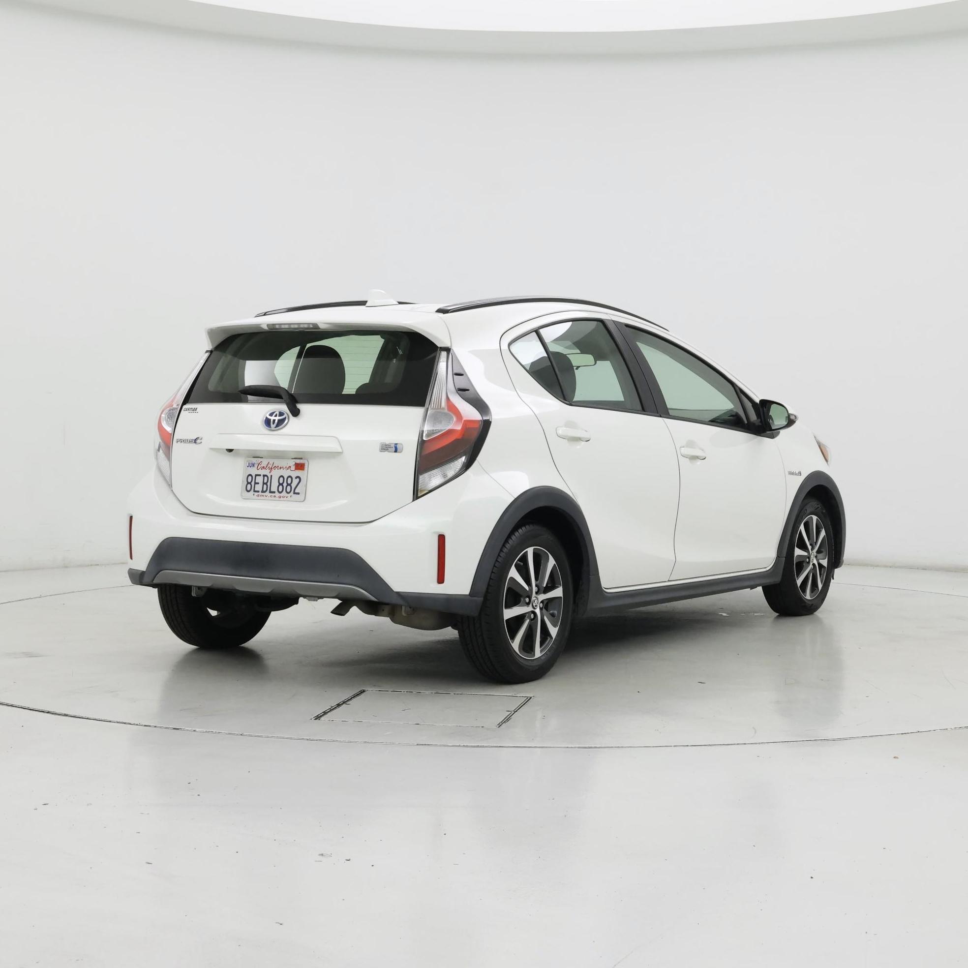 Thumbnail: 2018 Toyota Prius c - 8