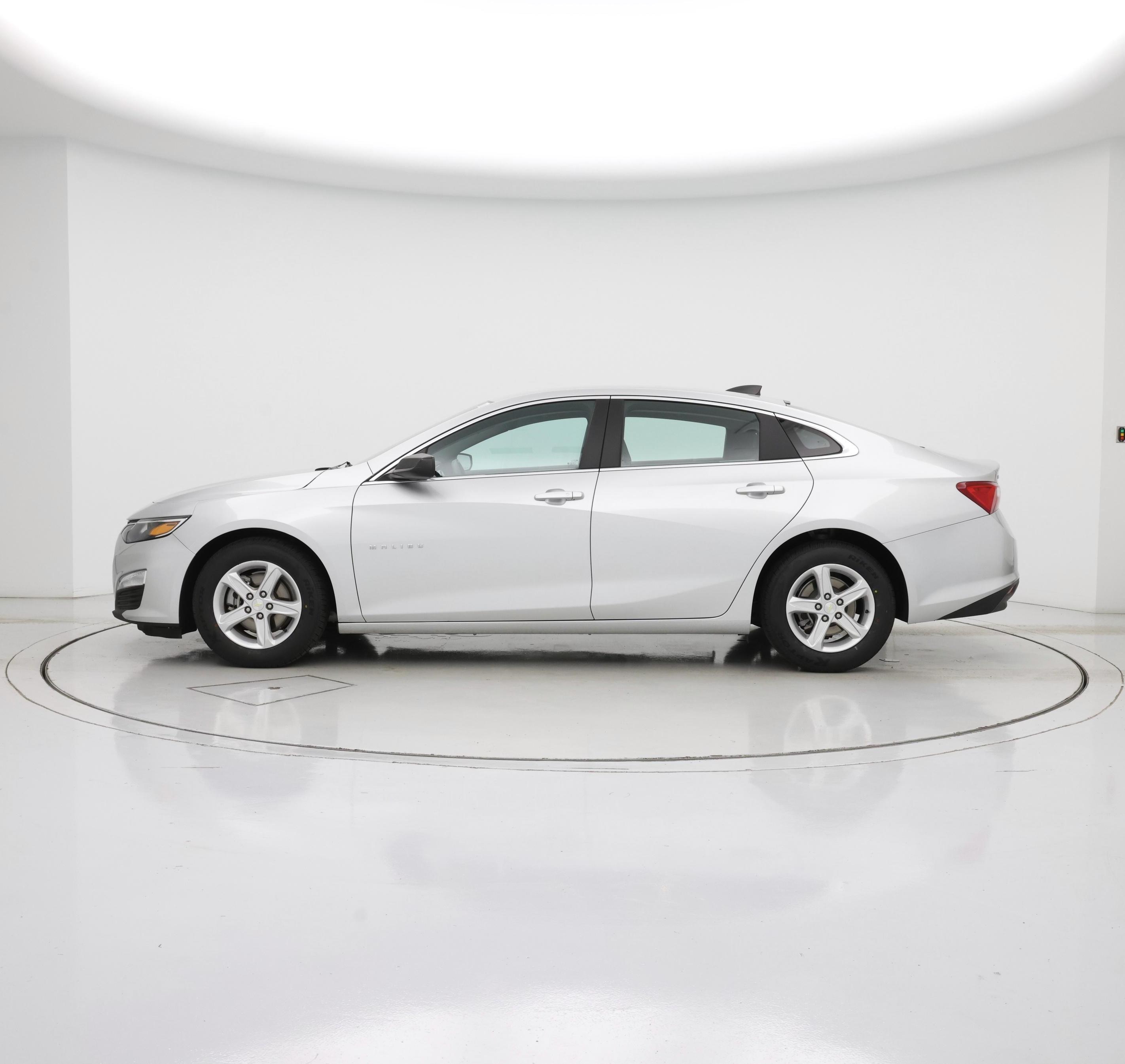 Thumbnail: 2020 Chevrolet Malibu - 3