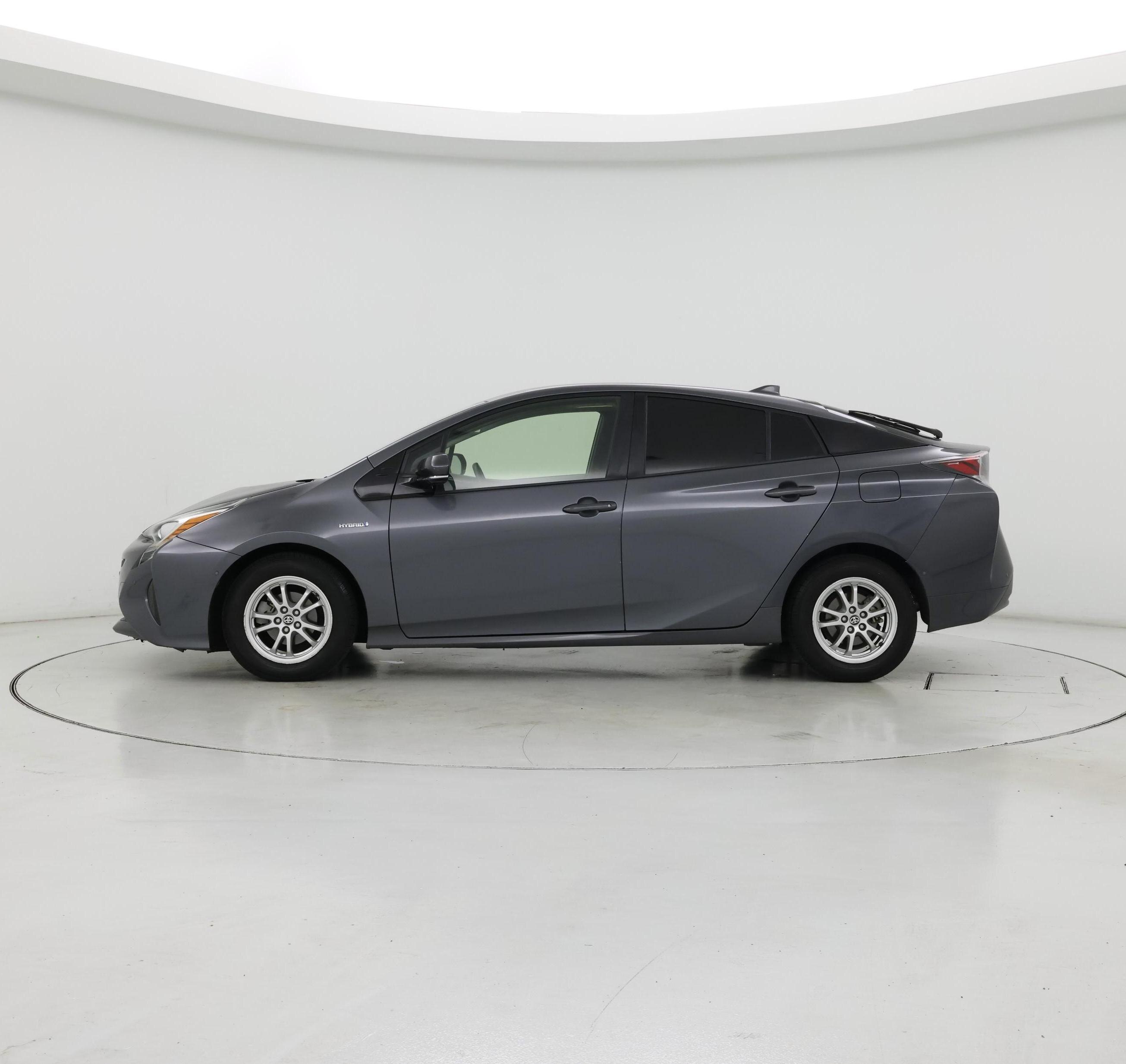 Thumbnail: 2017 Toyota Prius - 3