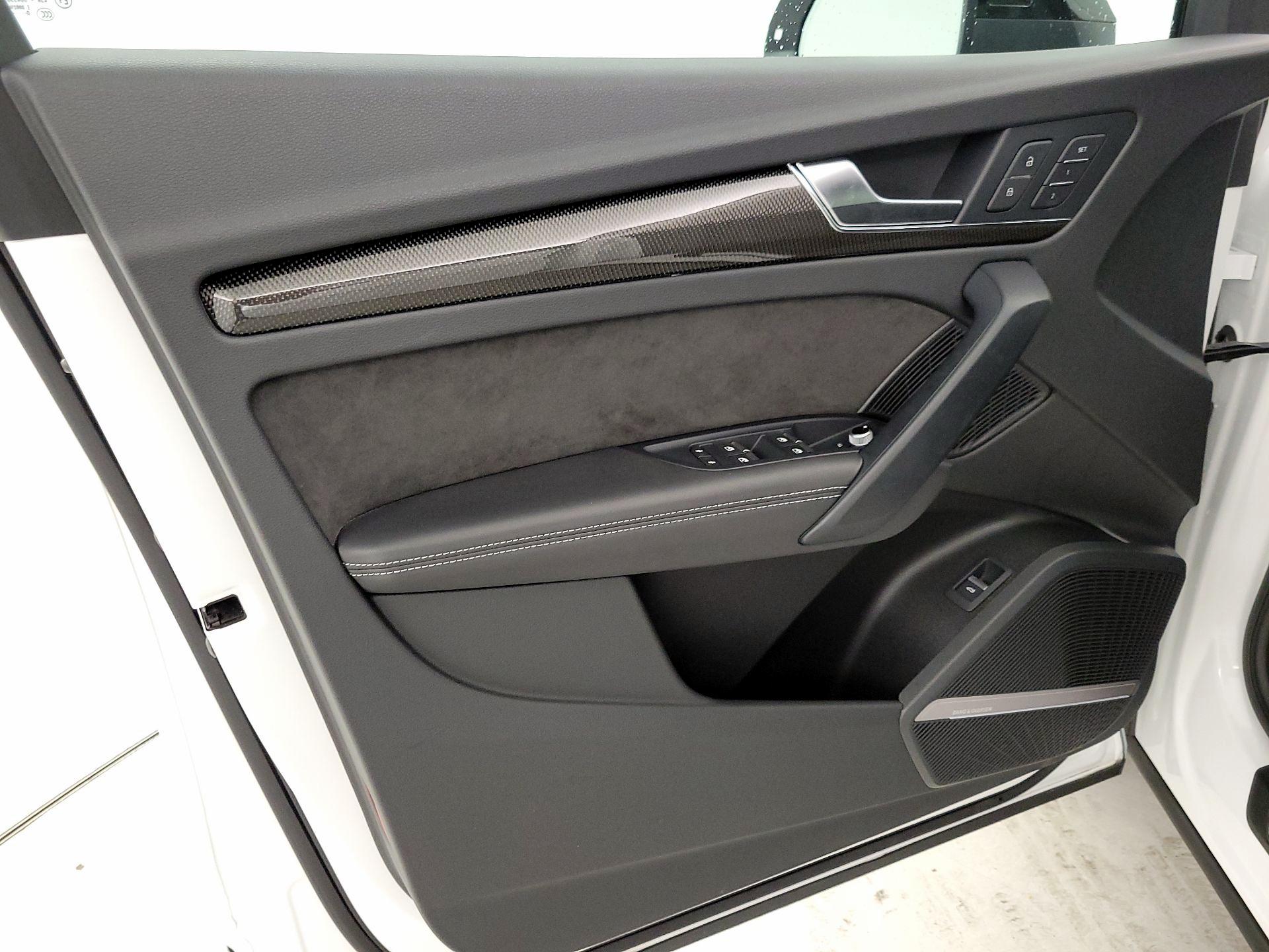 Thumbnail: 2020 Audi SQ5 - 12