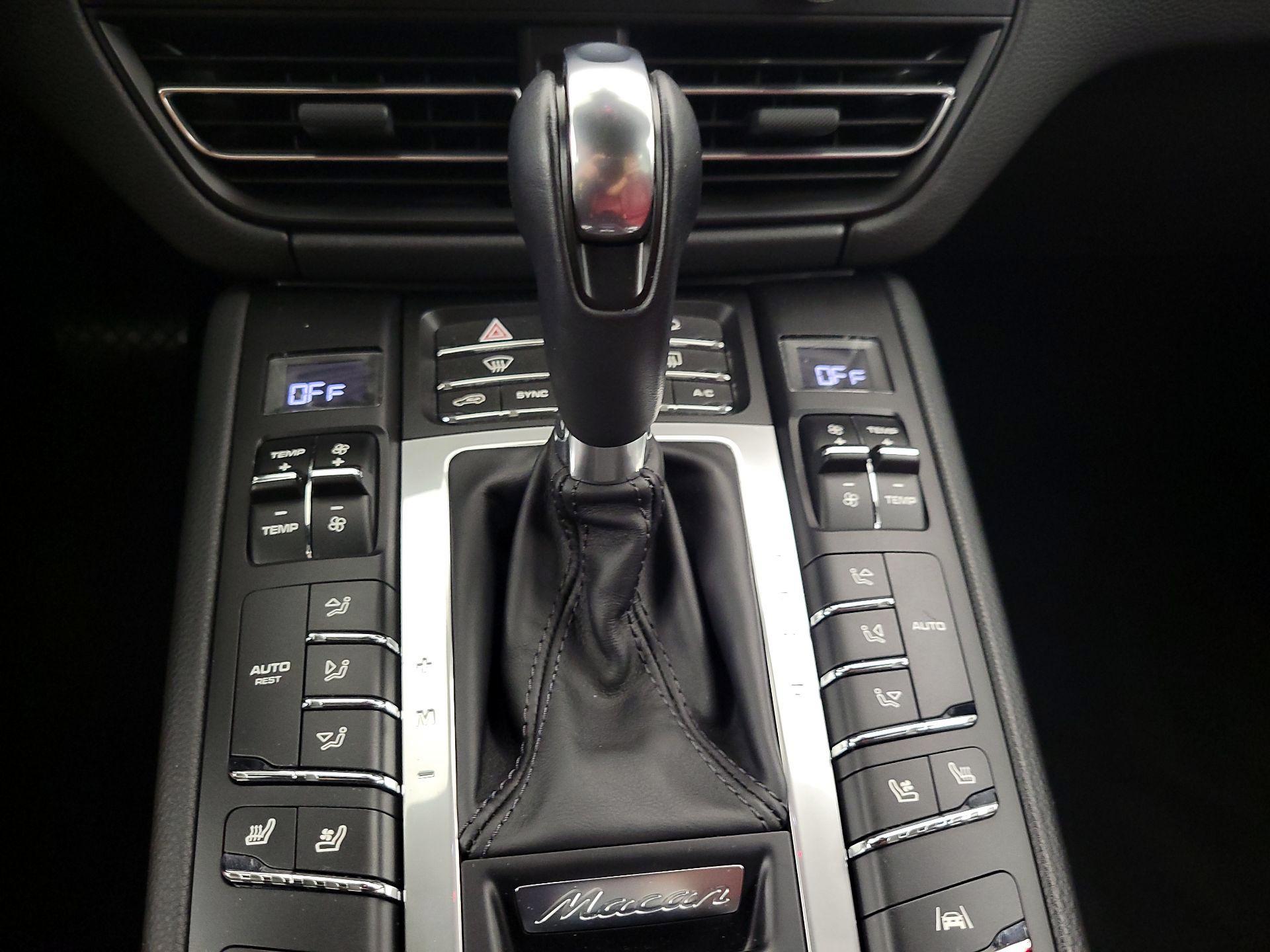 Thumbnail: 2020 Porsche Macan - 18