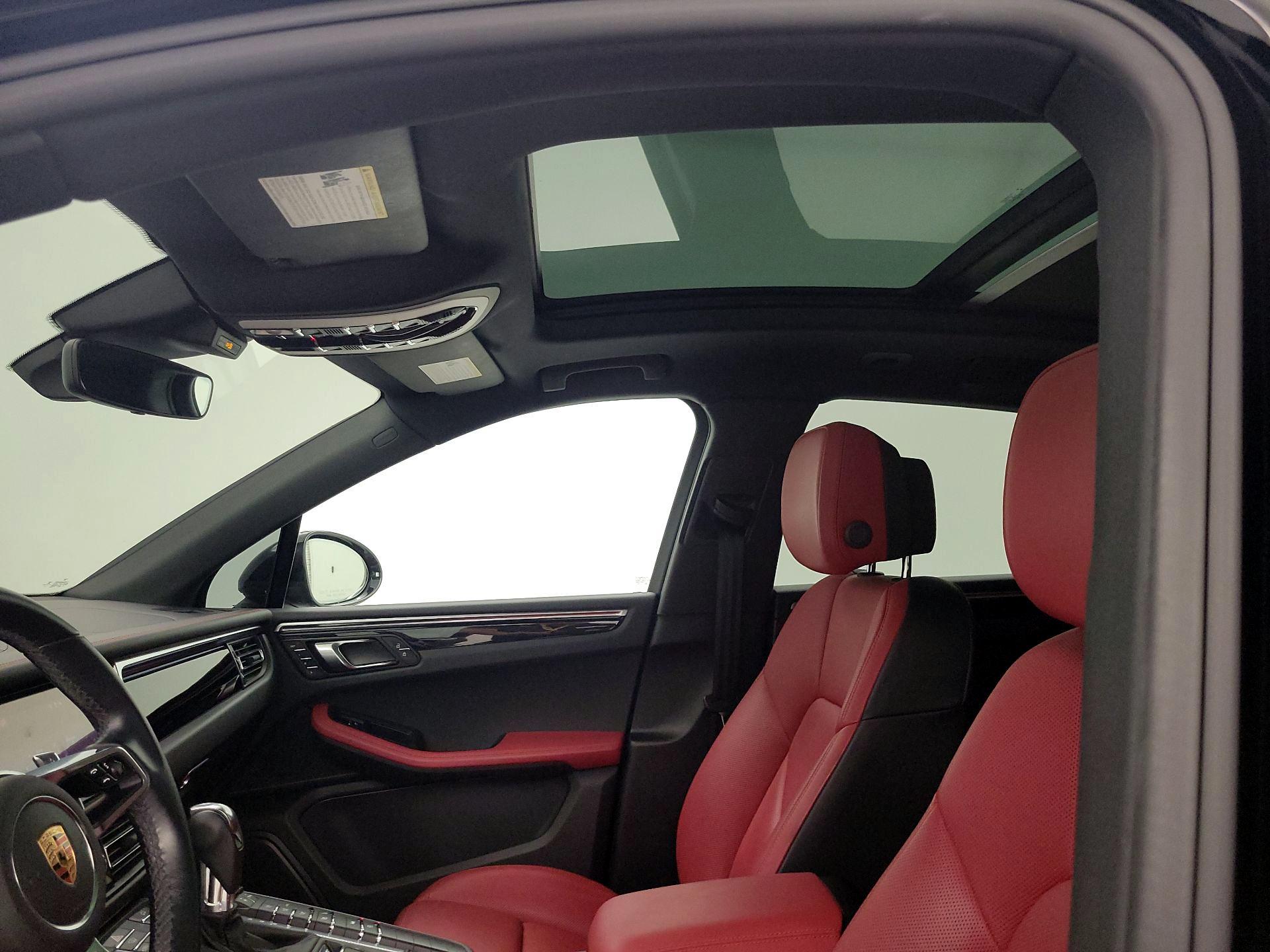 Thumbnail: 2020 Porsche Macan - 20