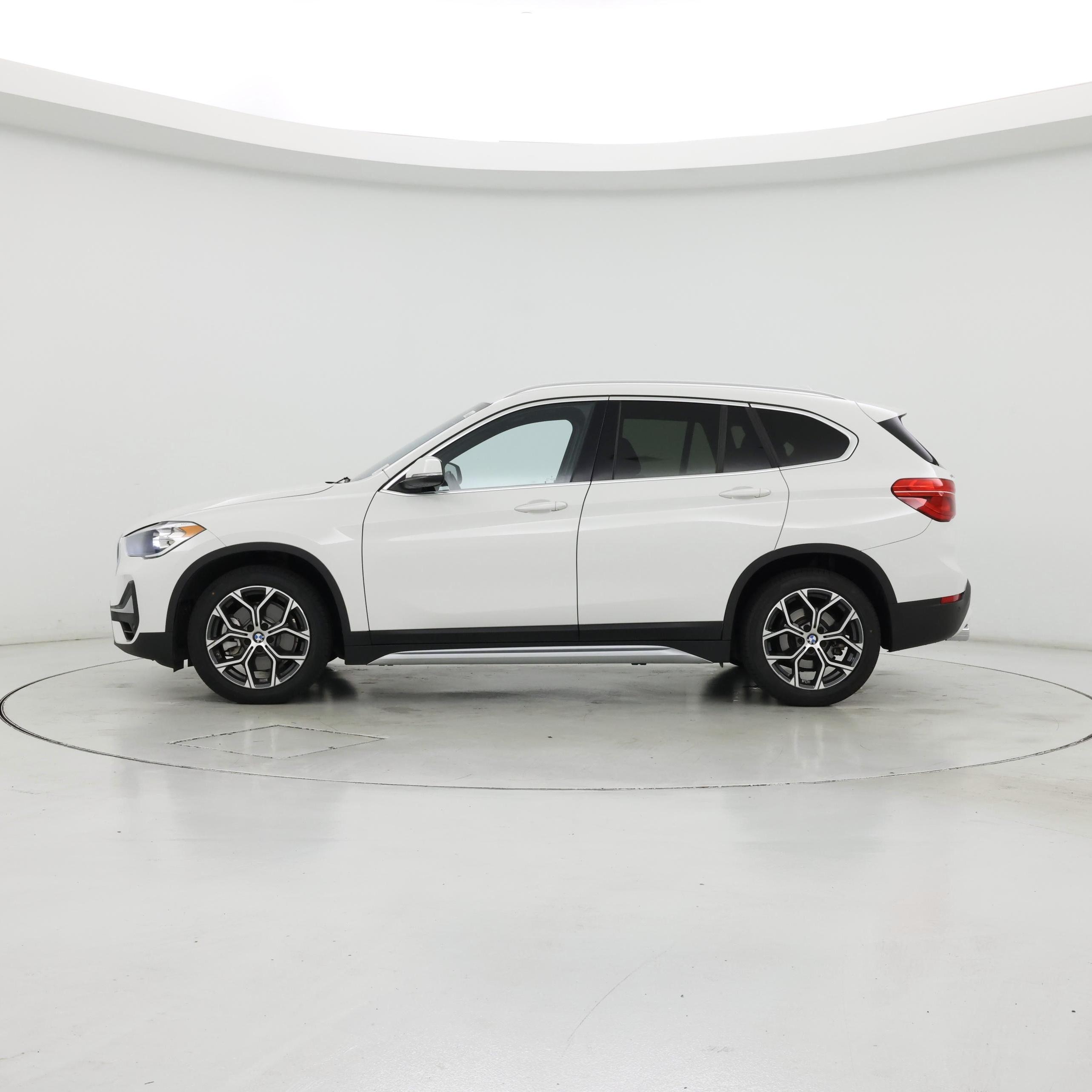 Thumbnail: 2021 BMW X1 - 3