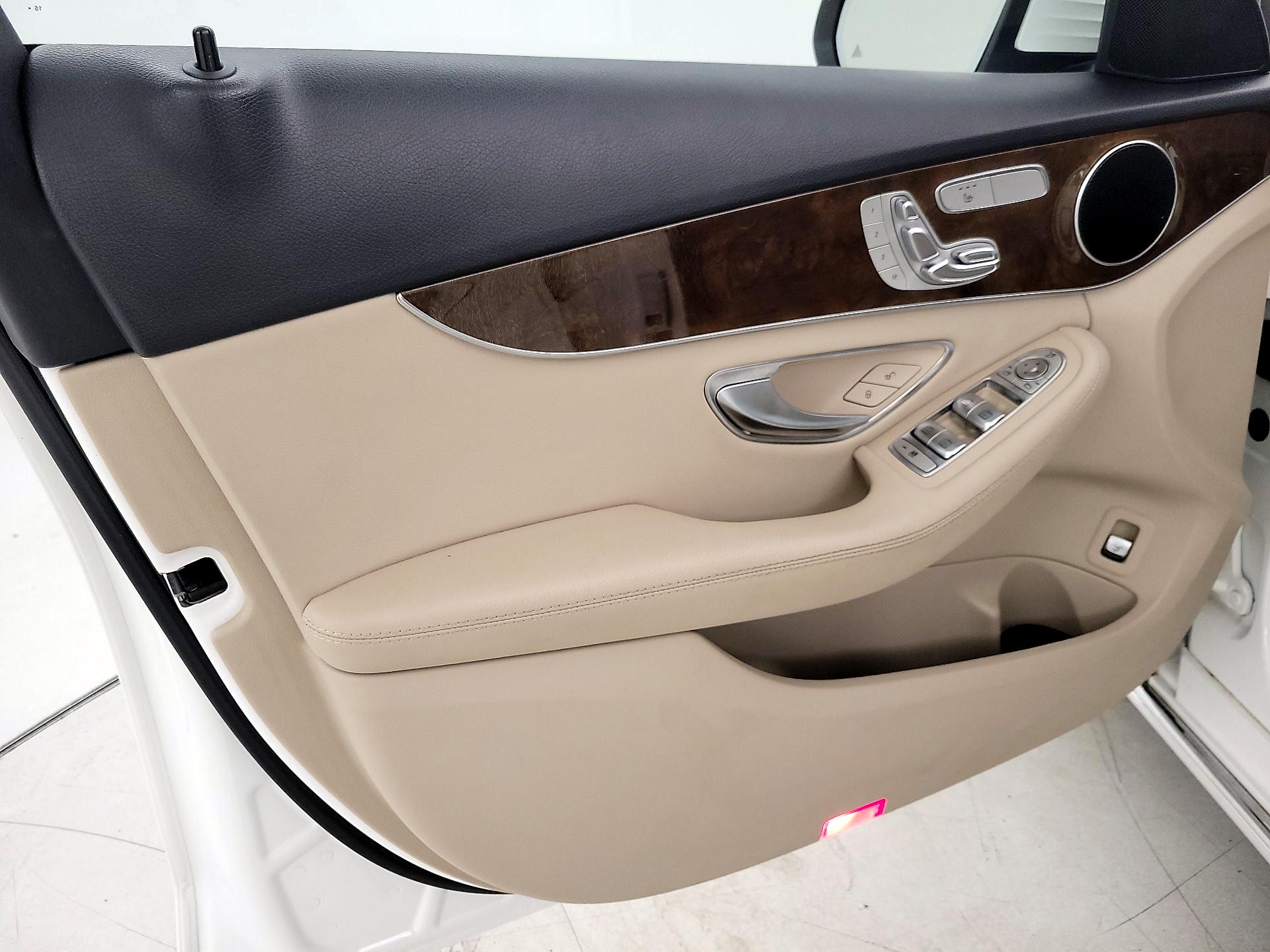 Thumbnail: 2016 Mercedes-Benz C-Class - 12