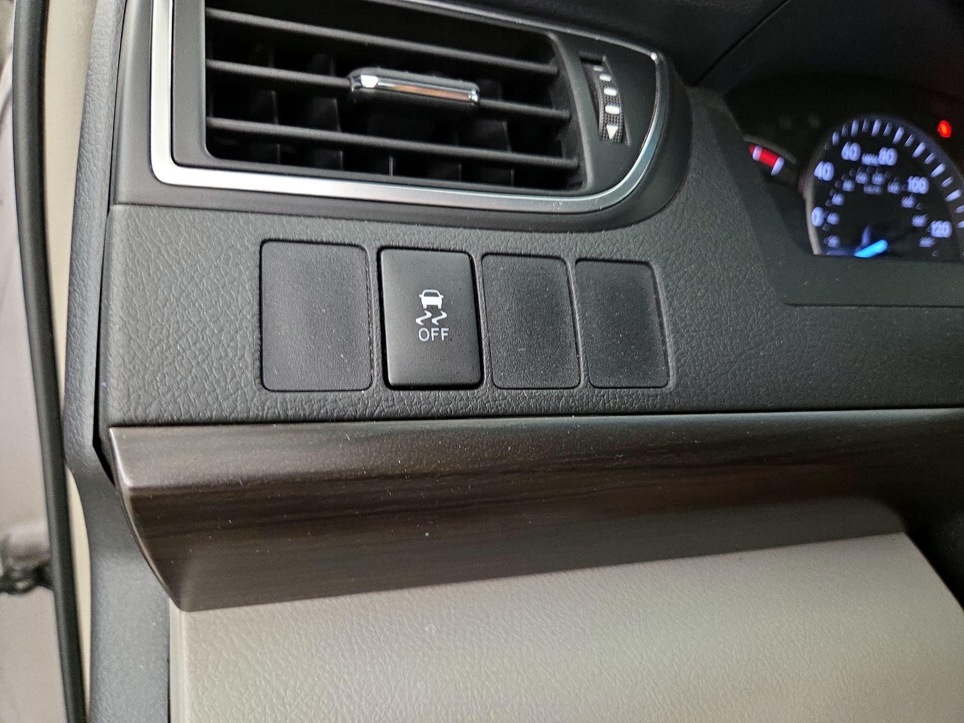 Thumbnail: 2015 Toyota Camry - 13