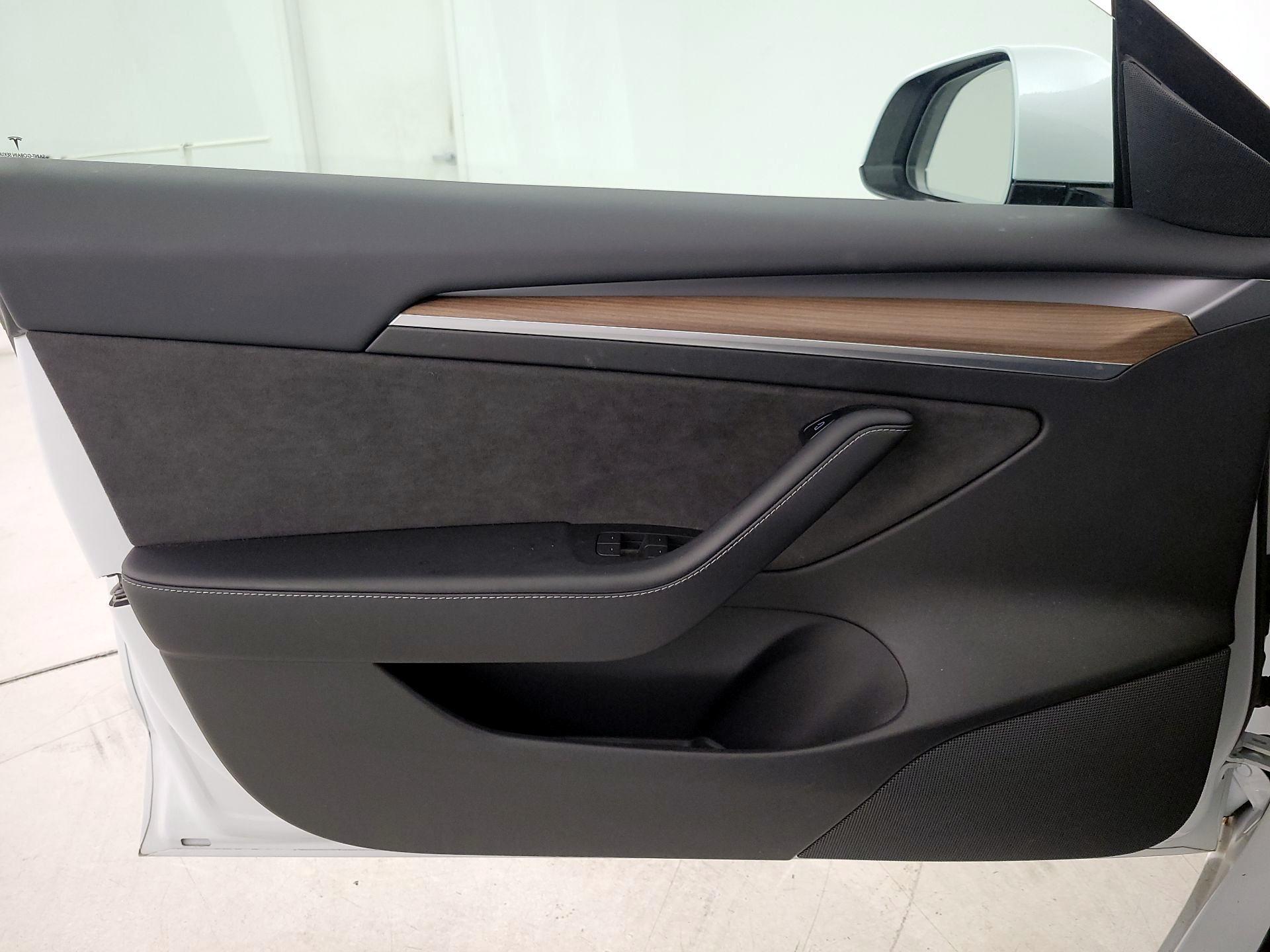 Thumbnail: 2021 Tesla Model 3 - 12
