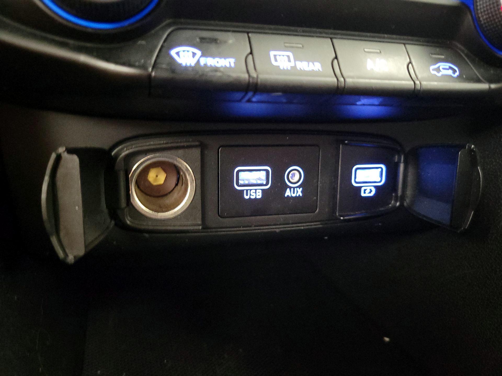 Thumbnail: 2020 Hyundai Veloster - 18