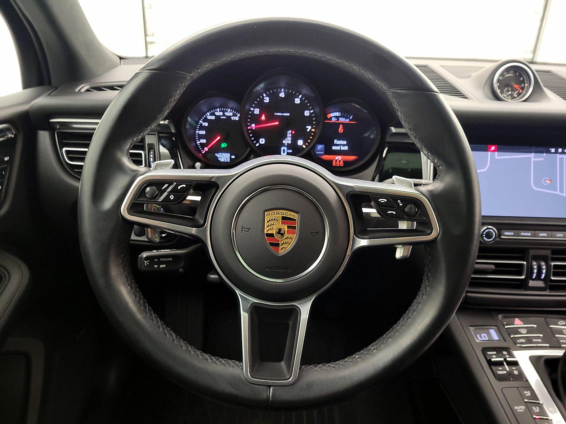 Thumbnail: 2021 Porsche Macan - 10