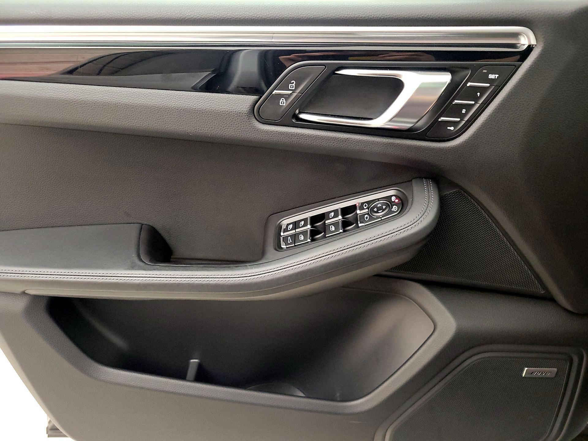 Thumbnail: 2021 Porsche Macan - 12