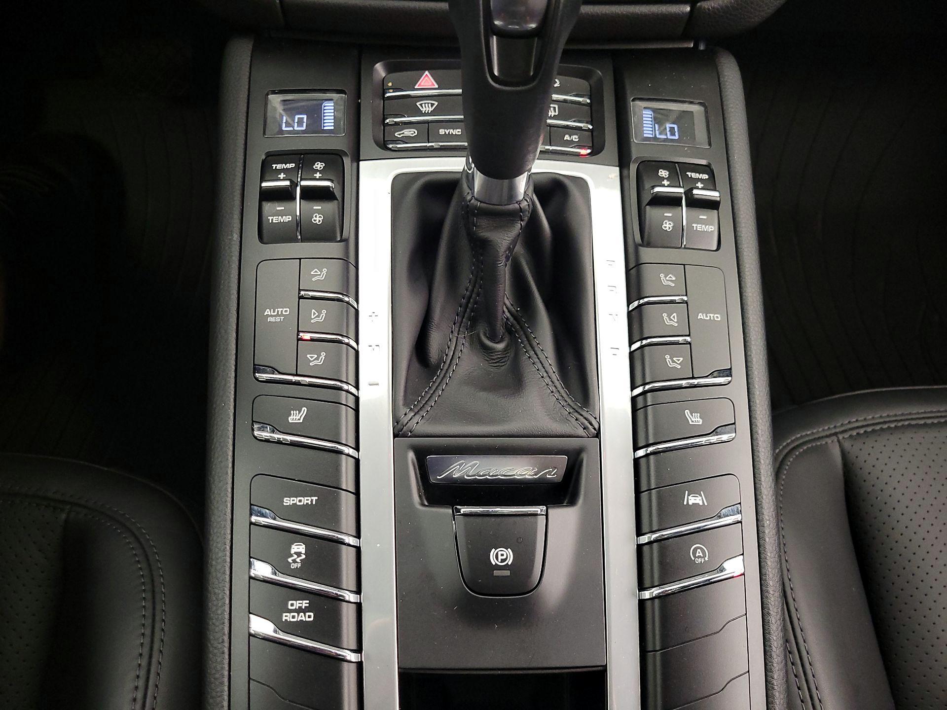 Thumbnail: 2021 Porsche Macan - 17