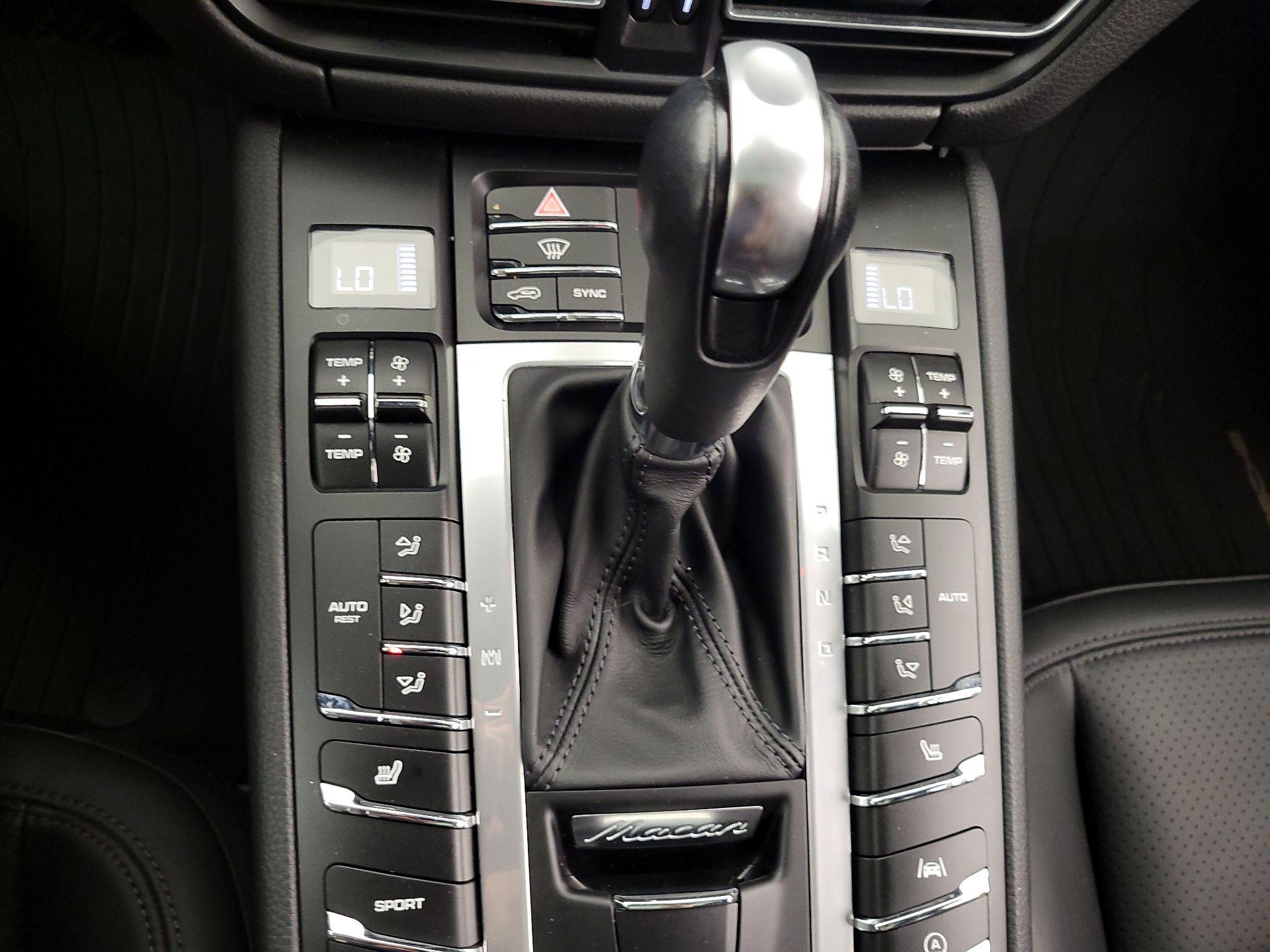 Thumbnail: 2021 Porsche Macan - 18