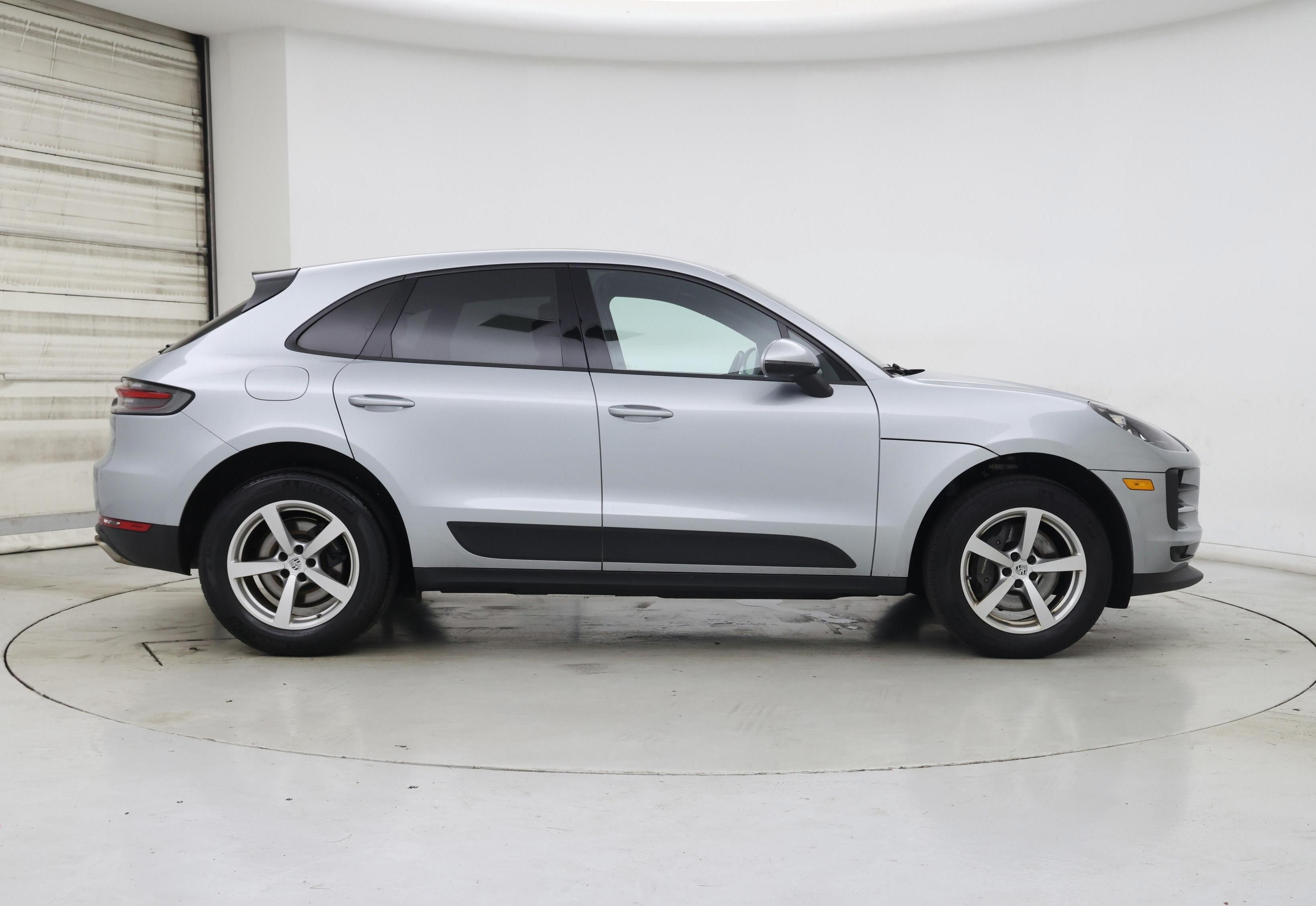 Thumbnail: 2021 Porsche Macan - 7