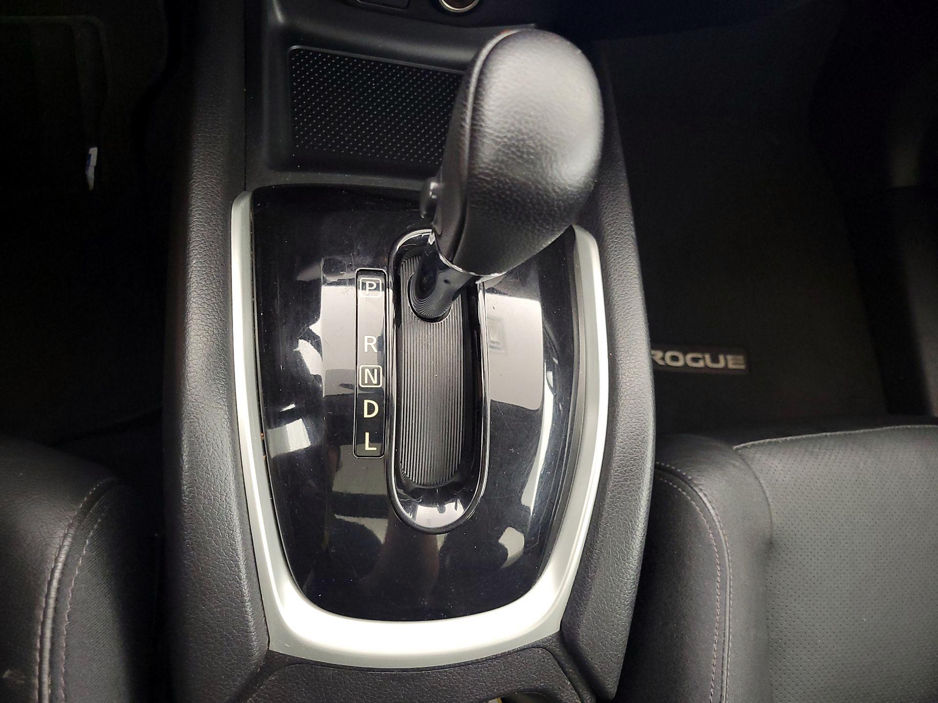 Thumbnail: 2015 Nissan Rogue - 18