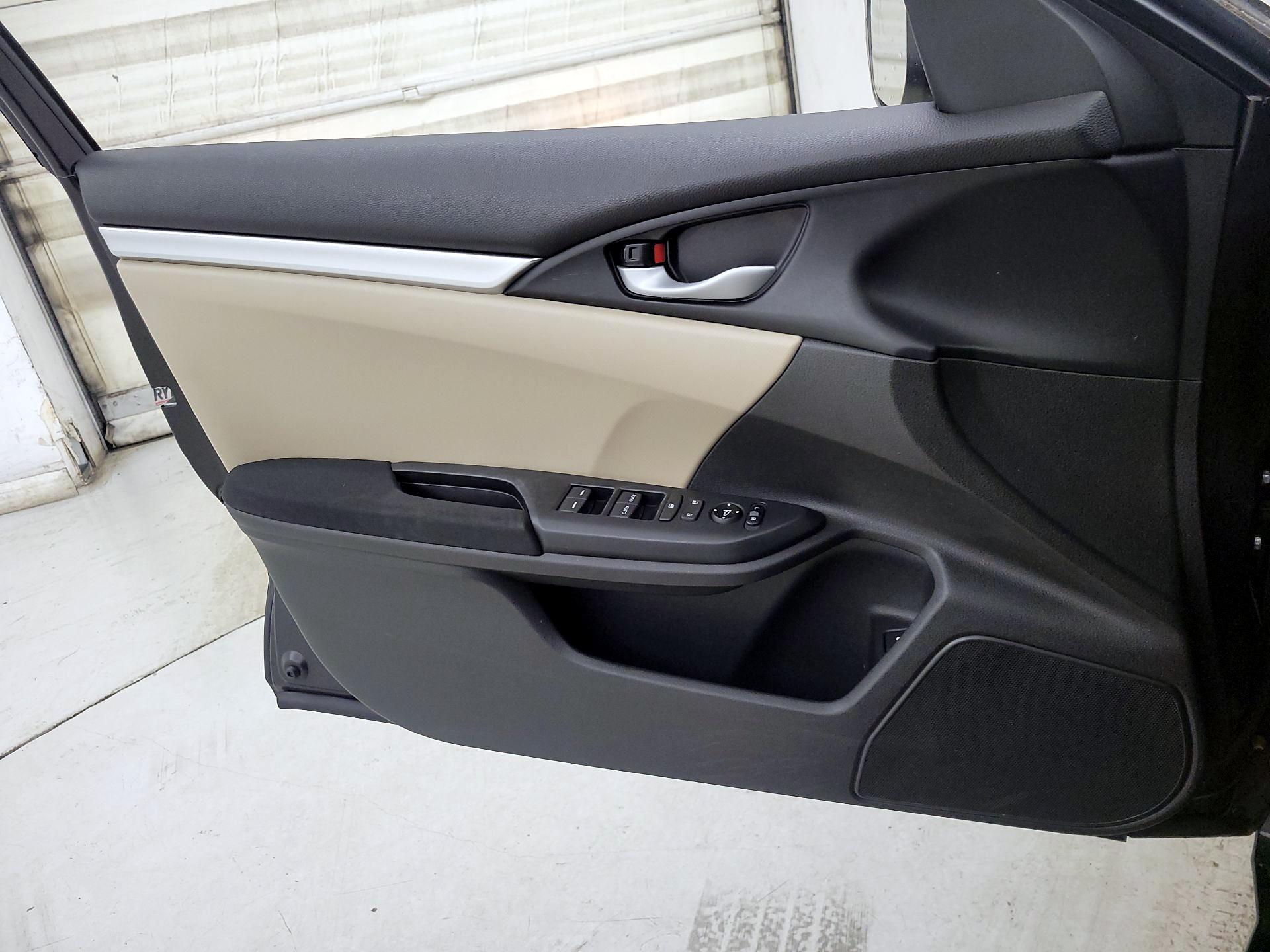 Thumbnail: 2016 Honda Civic - 12
