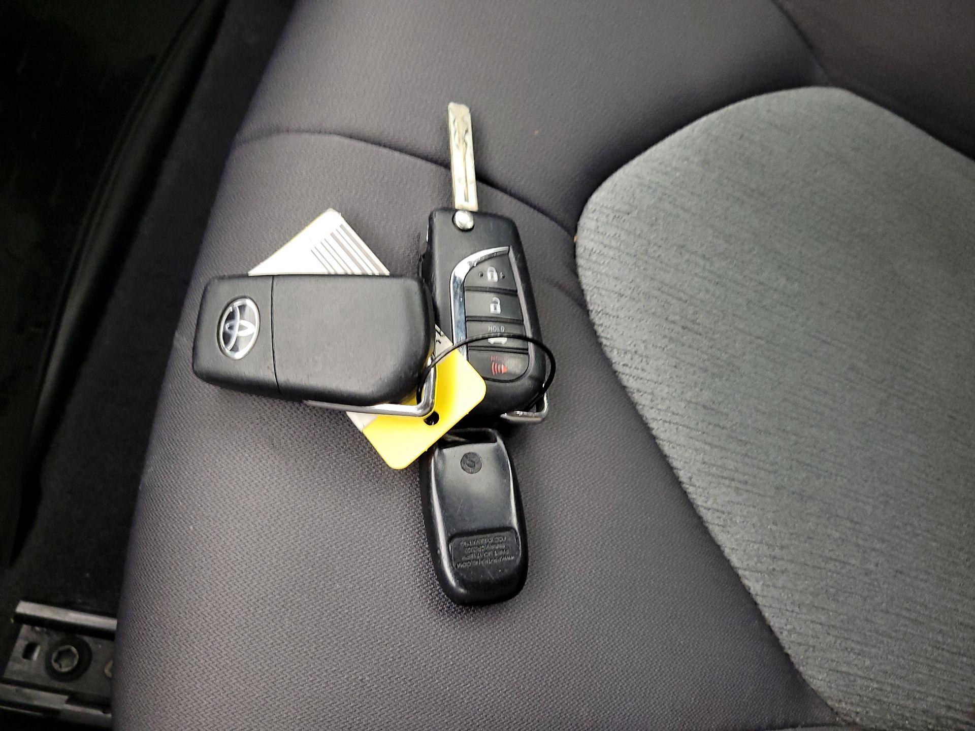 Thumbnail: 2018 Toyota Camry - 20