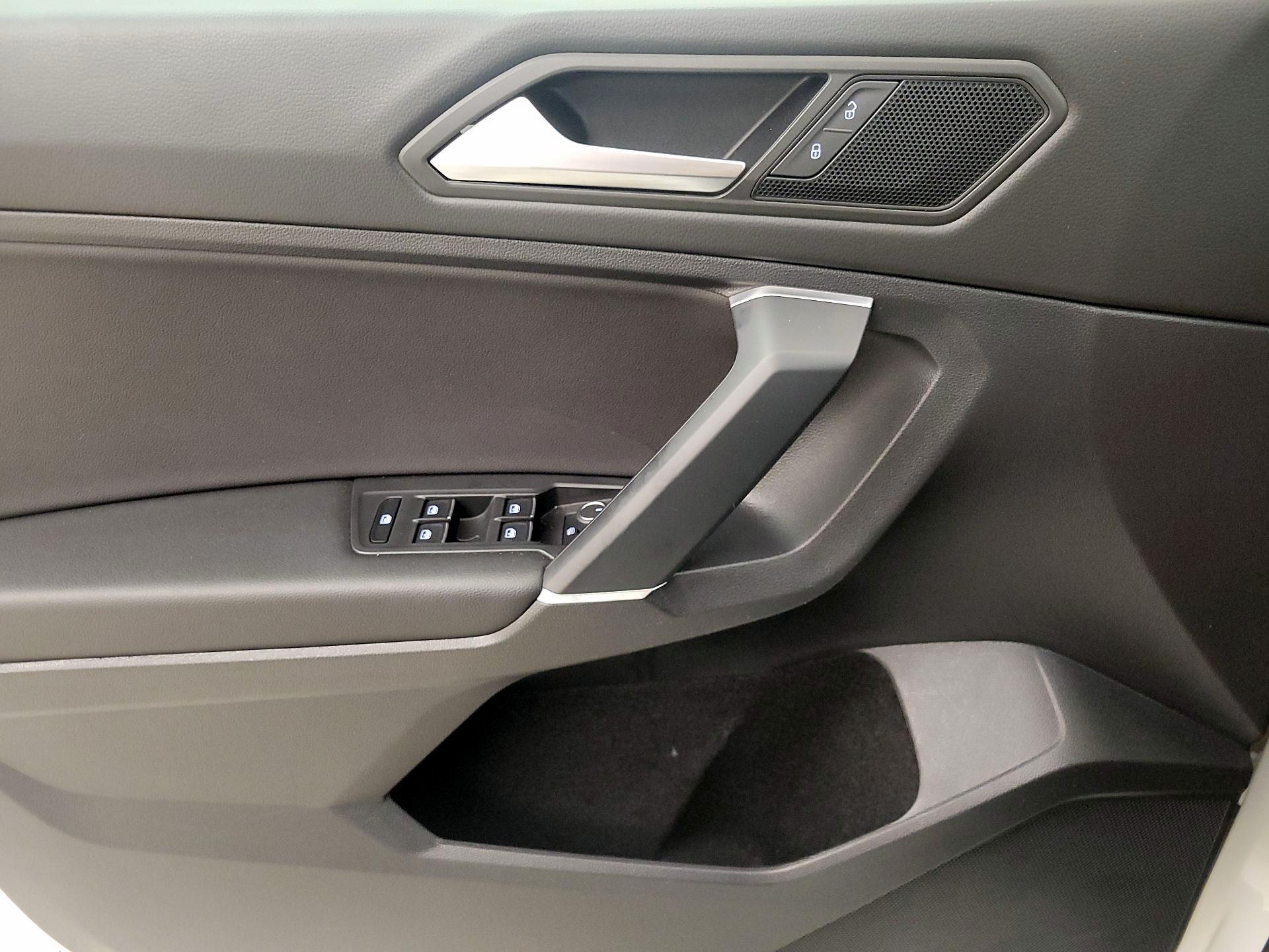 Thumbnail: 2020 Volkswagen Tiguan - 12