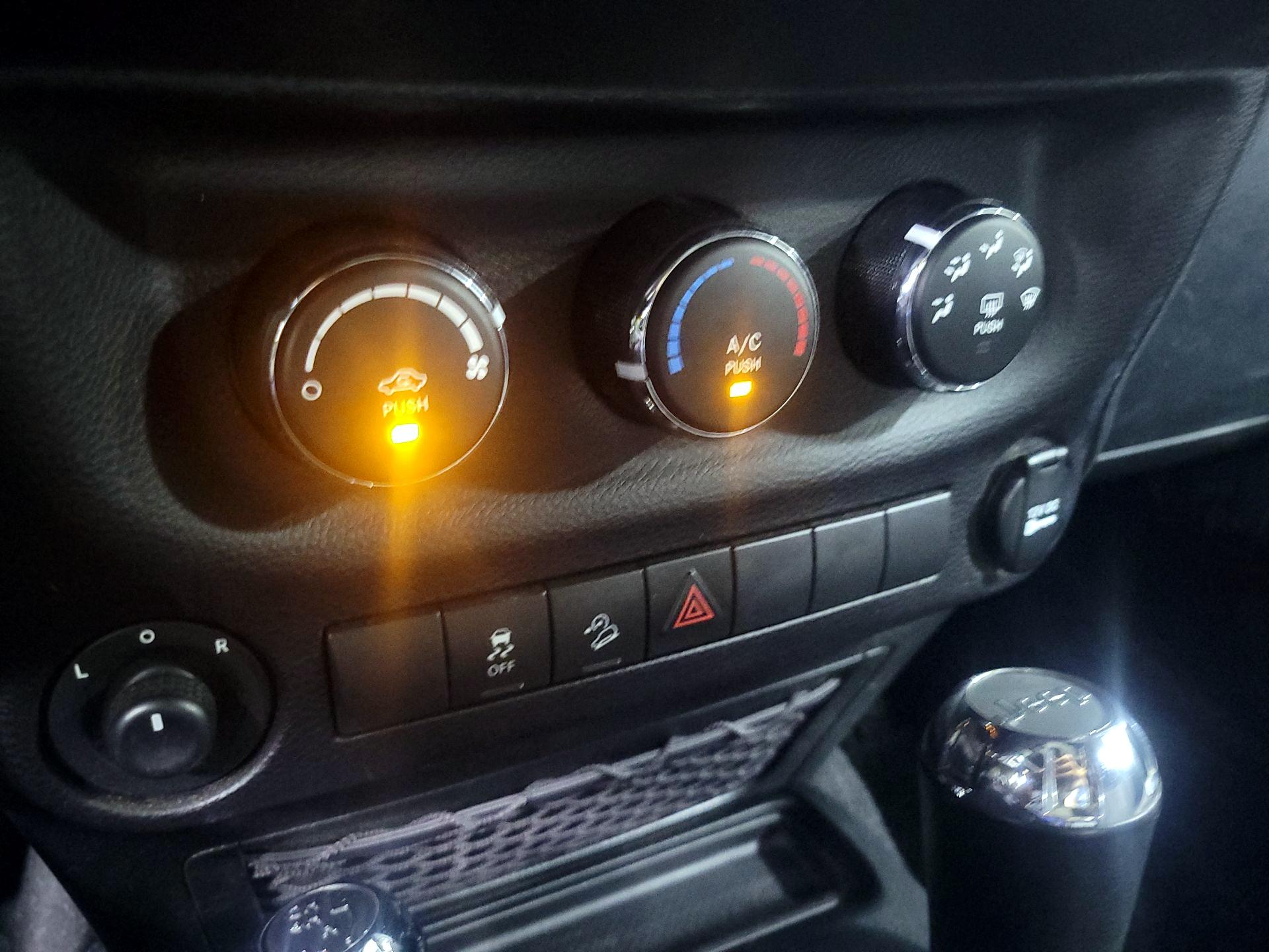 Thumbnail: 2017 Jeep Wrangler - 14