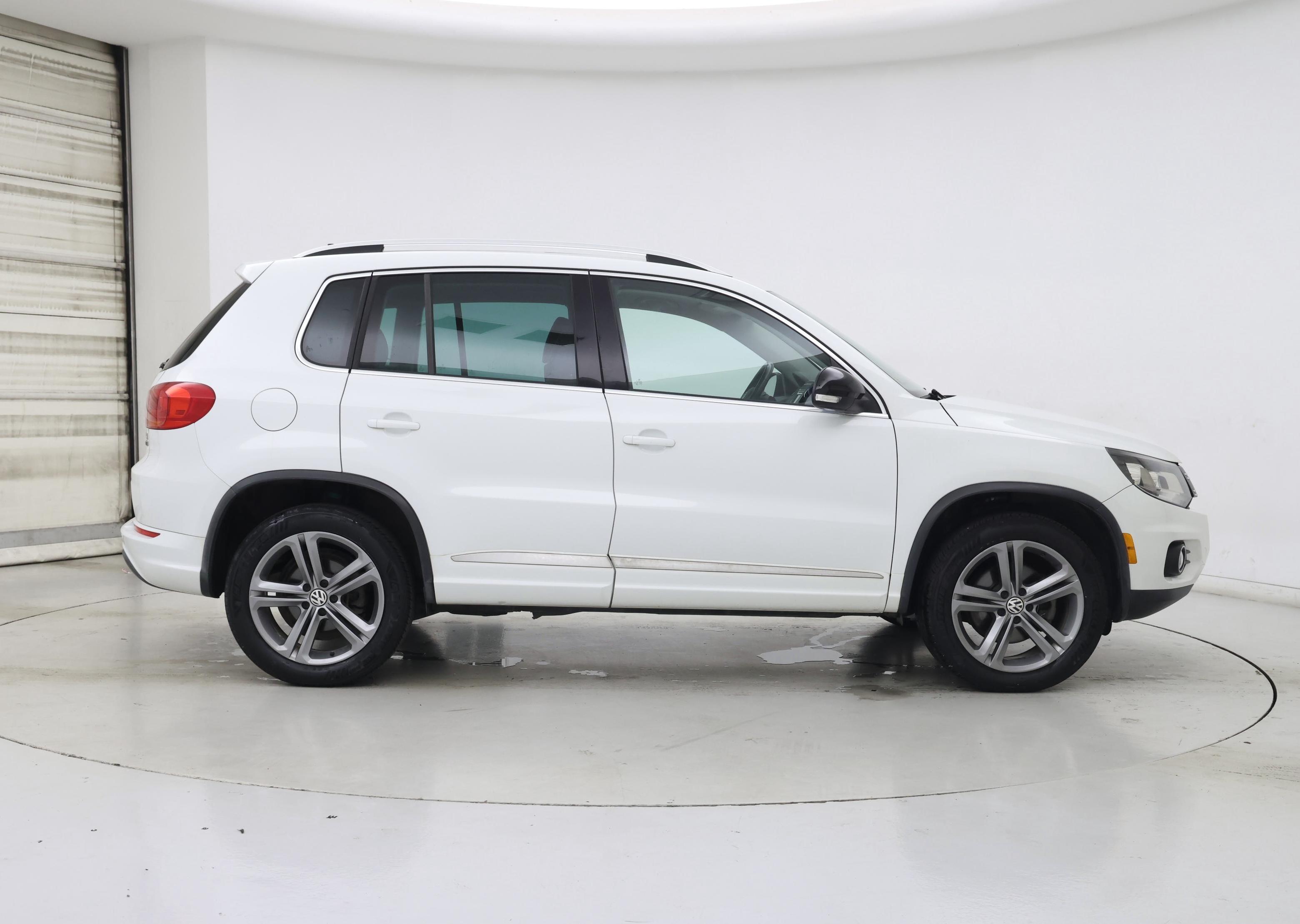 Thumbnail: 2017 Volkswagen Tiguan - 7