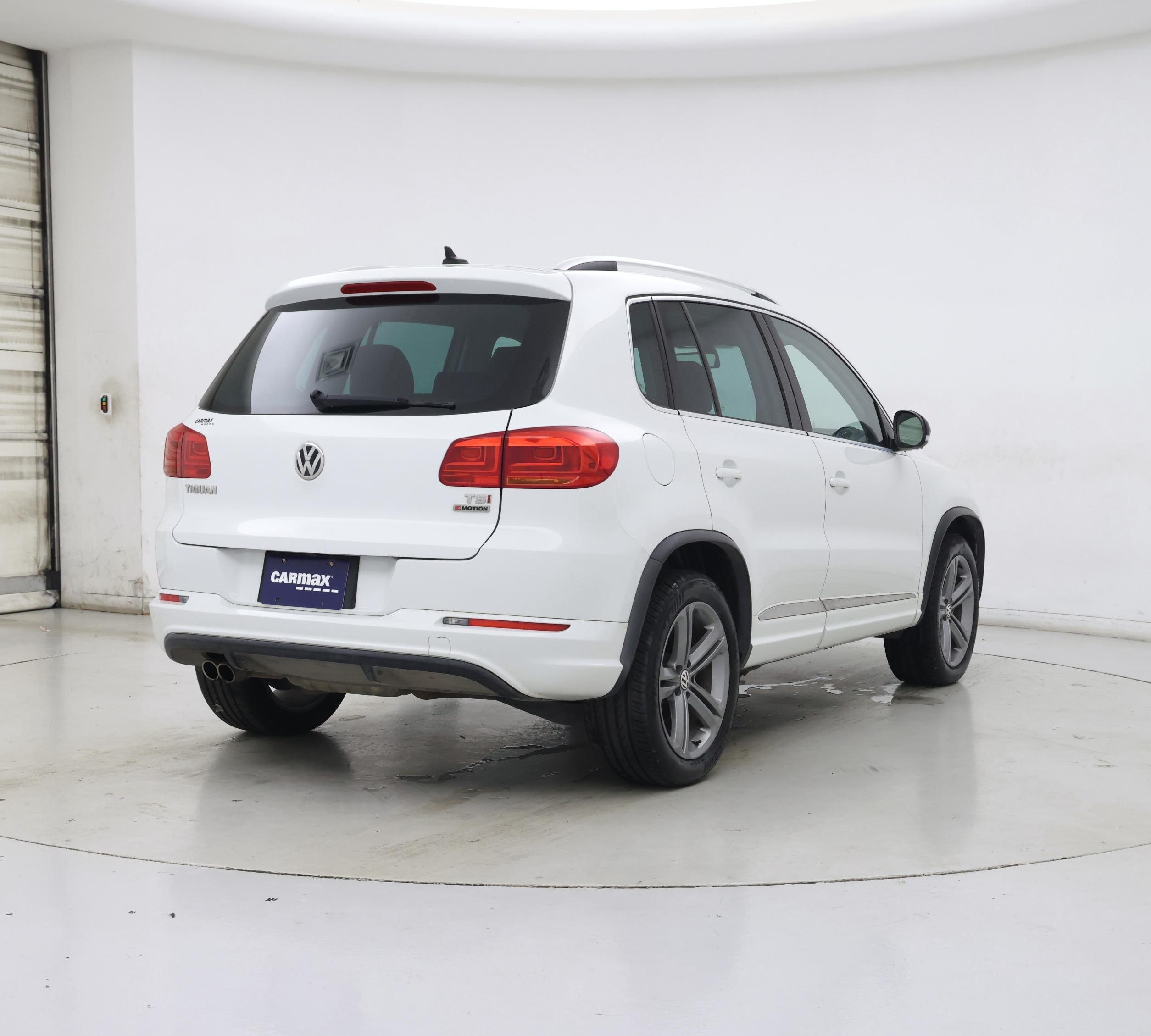 Thumbnail: 2017 Volkswagen Tiguan - 8