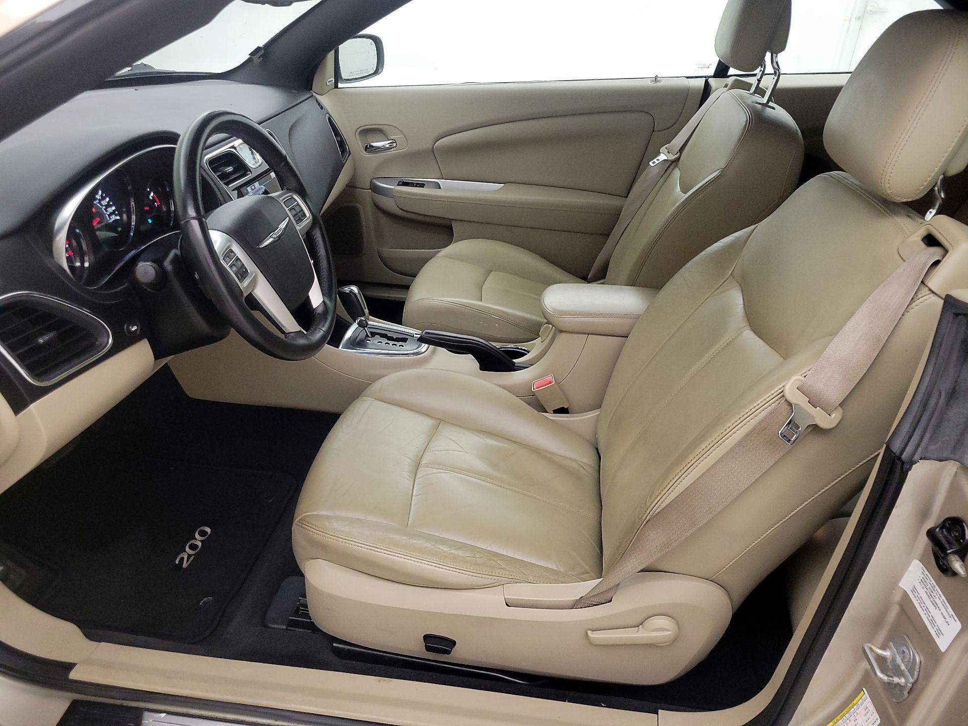 Thumbnail: 2014 Chrysler 200 - 9