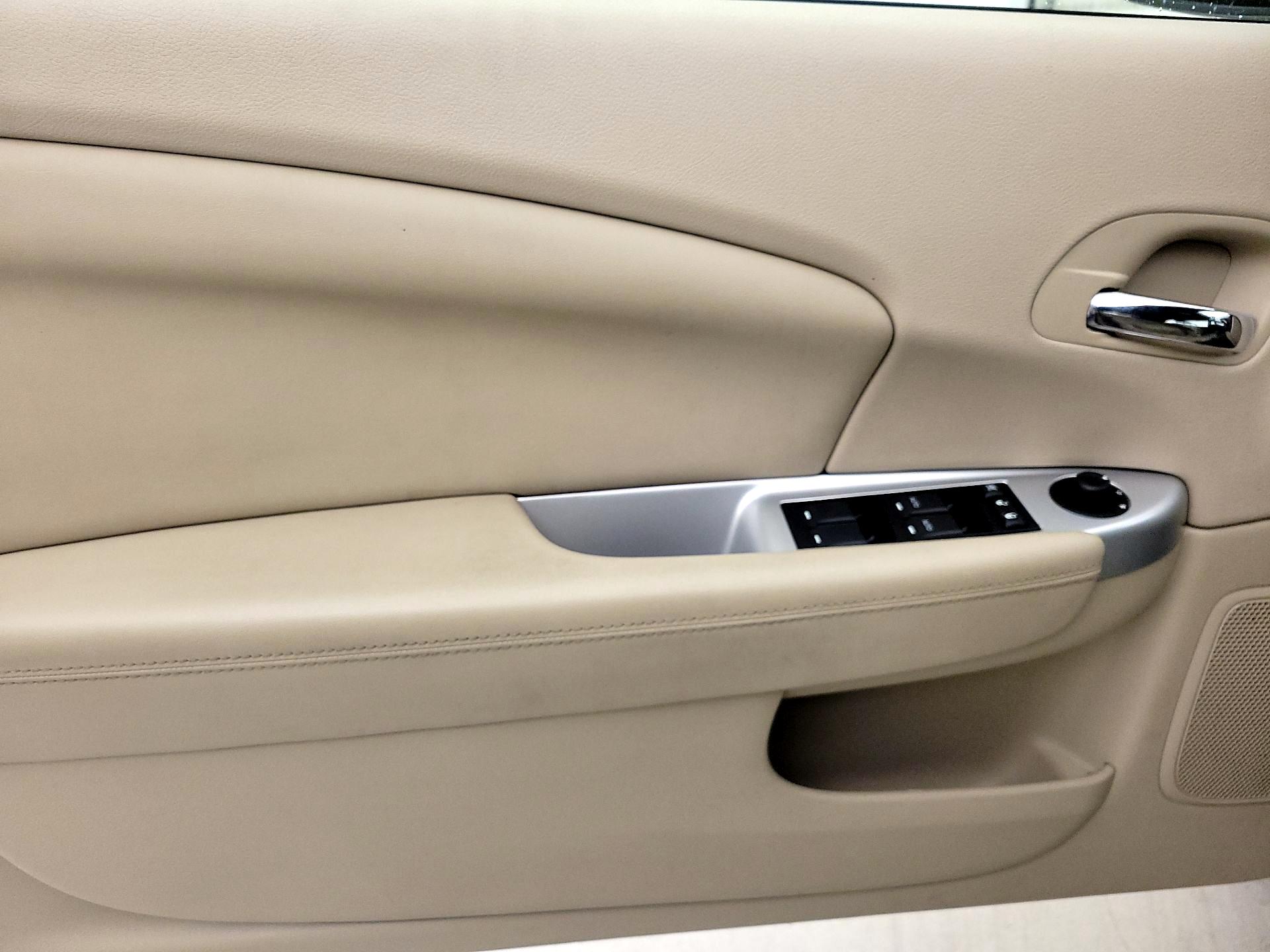 Thumbnail: 2014 Chrysler 200 - 10