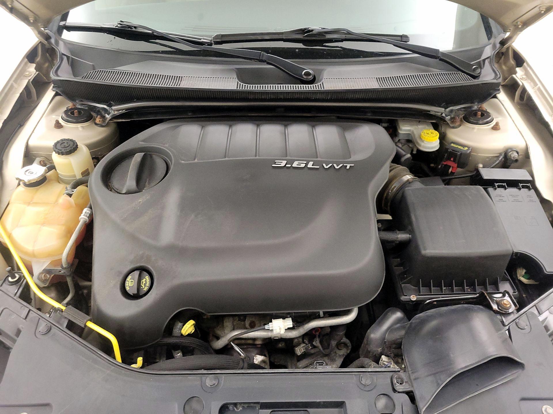 Thumbnail: 2014 Chrysler 200 - 18