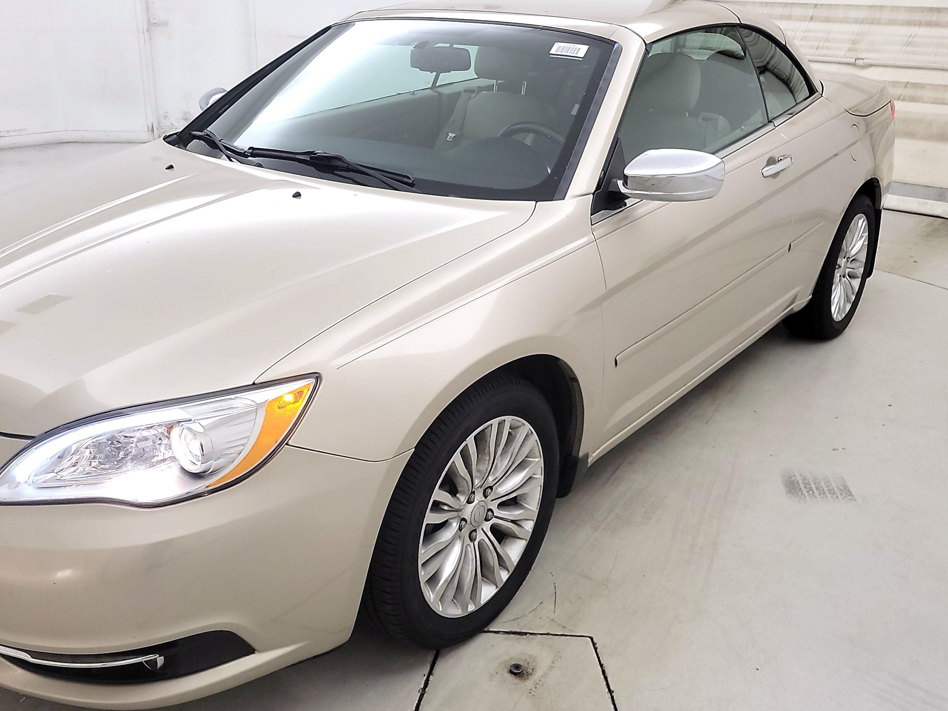 Thumbnail: 2014 Chrysler 200 - 3