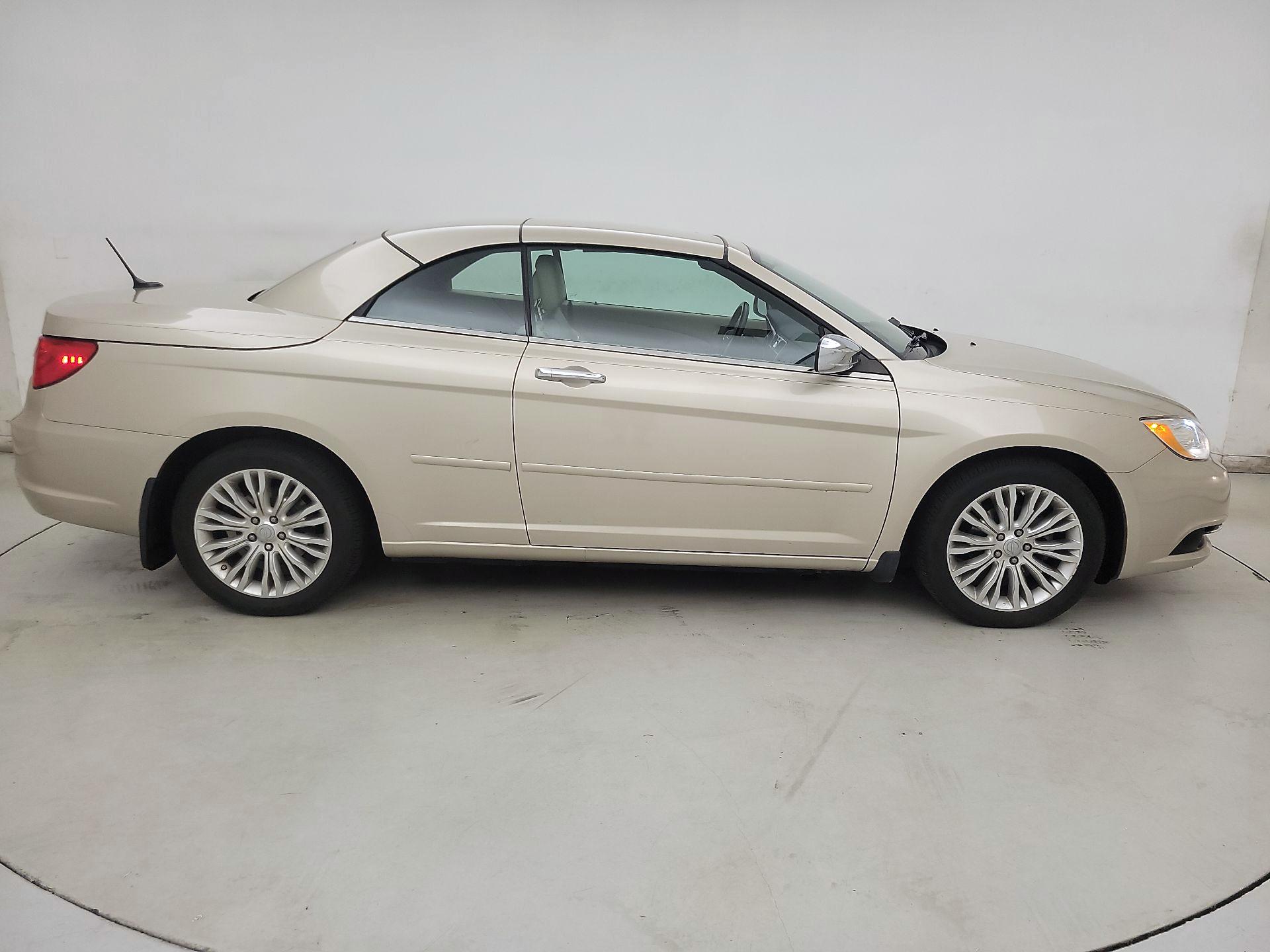 Thumbnail: 2014 Chrysler 200 - 4