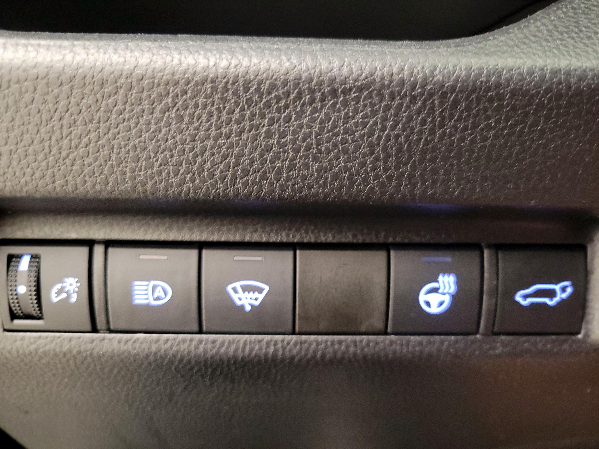 Thumbnail: 2021 Toyota RAV4 - 11