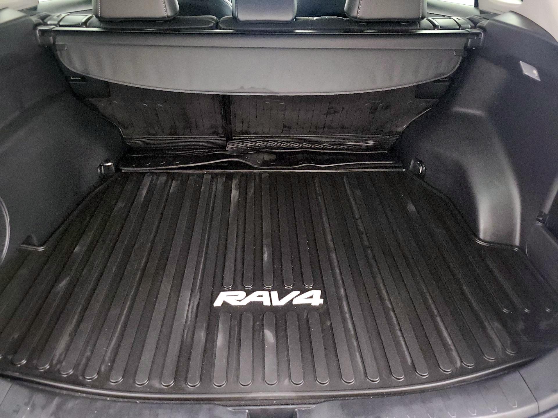 Thumbnail: 2021 Toyota RAV4 - 18