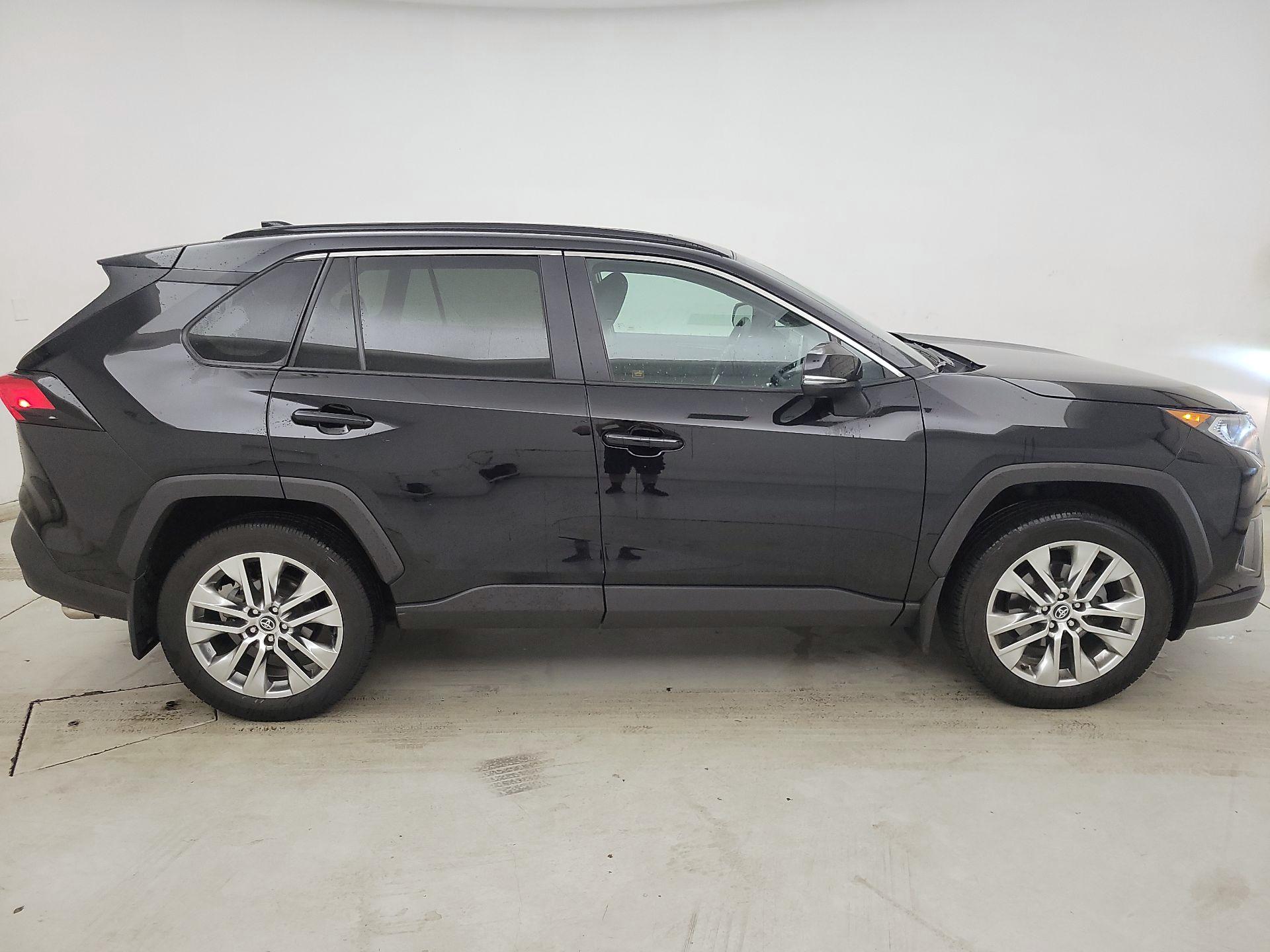 Thumbnail: 2021 Toyota RAV4 - 4