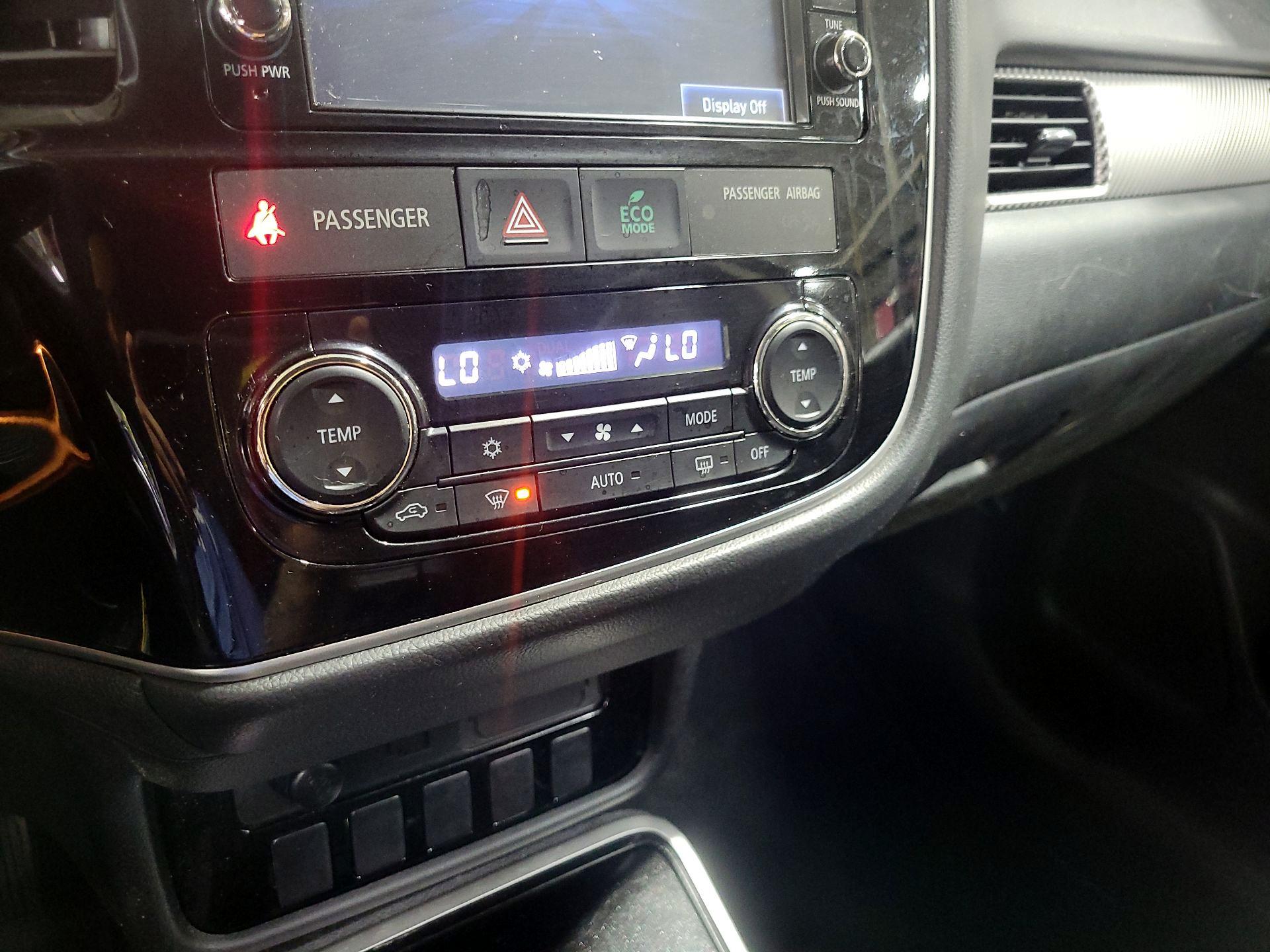 Thumbnail: 2018 Mitsubishi Outlander - 16