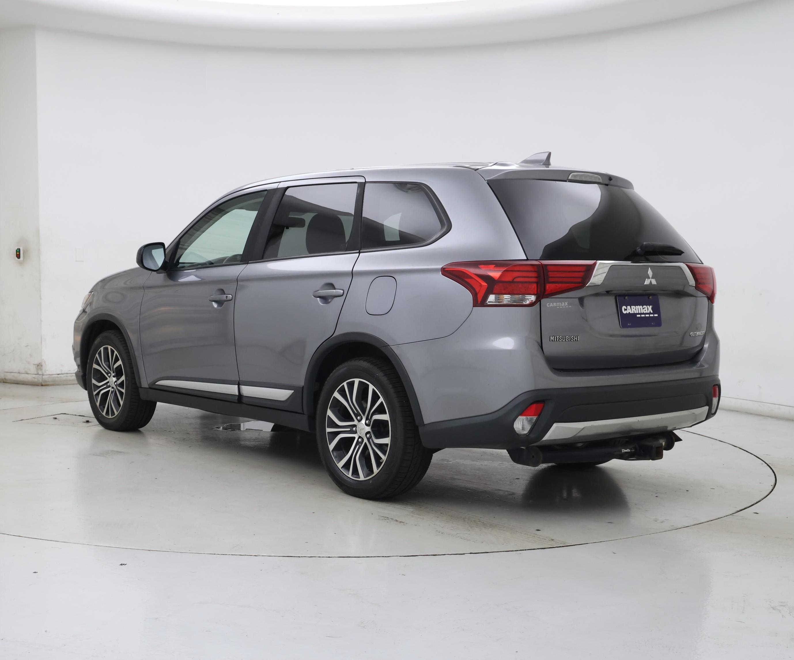 Thumbnail: 2018 Mitsubishi Outlander - 2