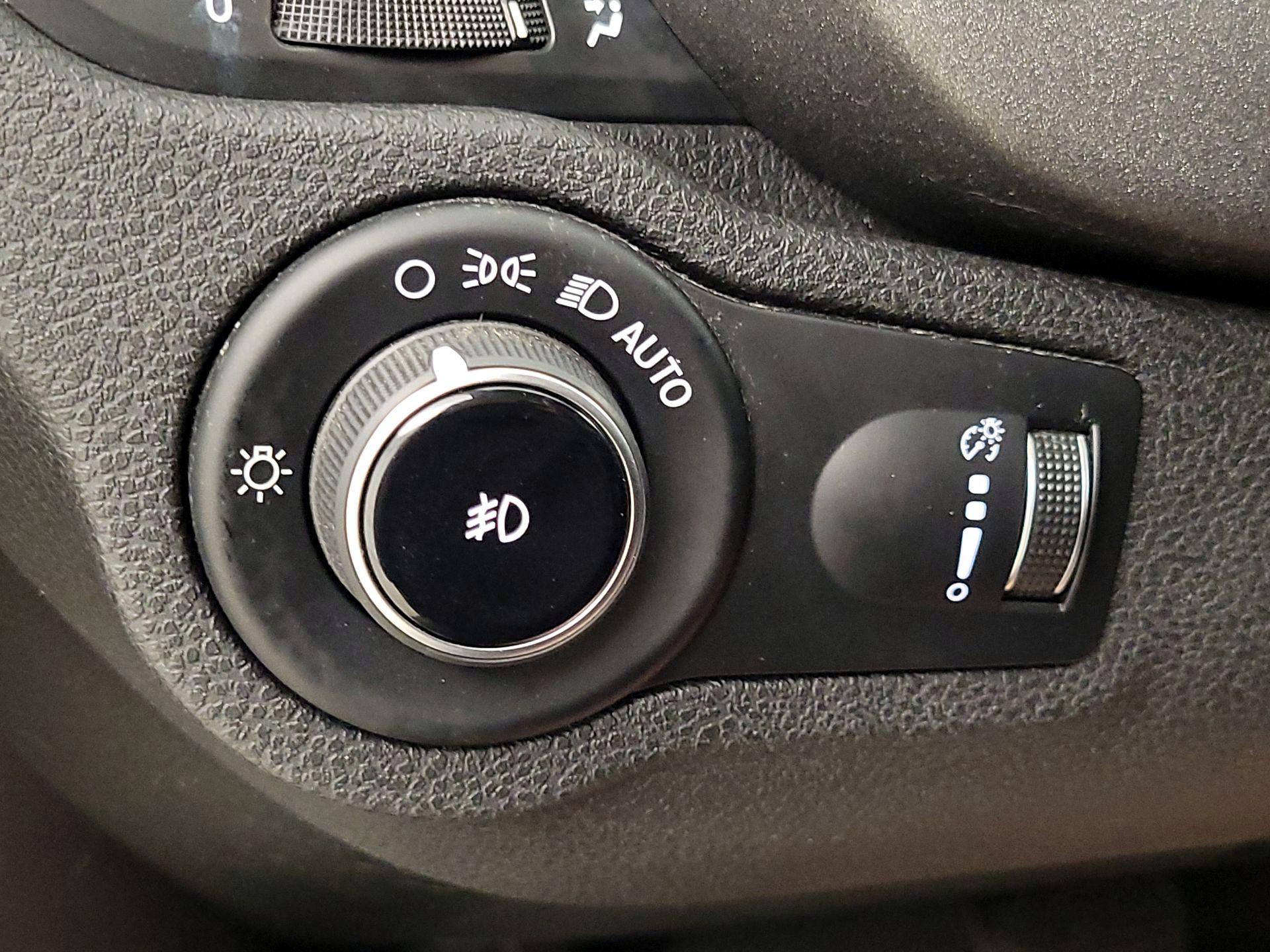 Thumbnail: 2016 Fiat 500X - 11