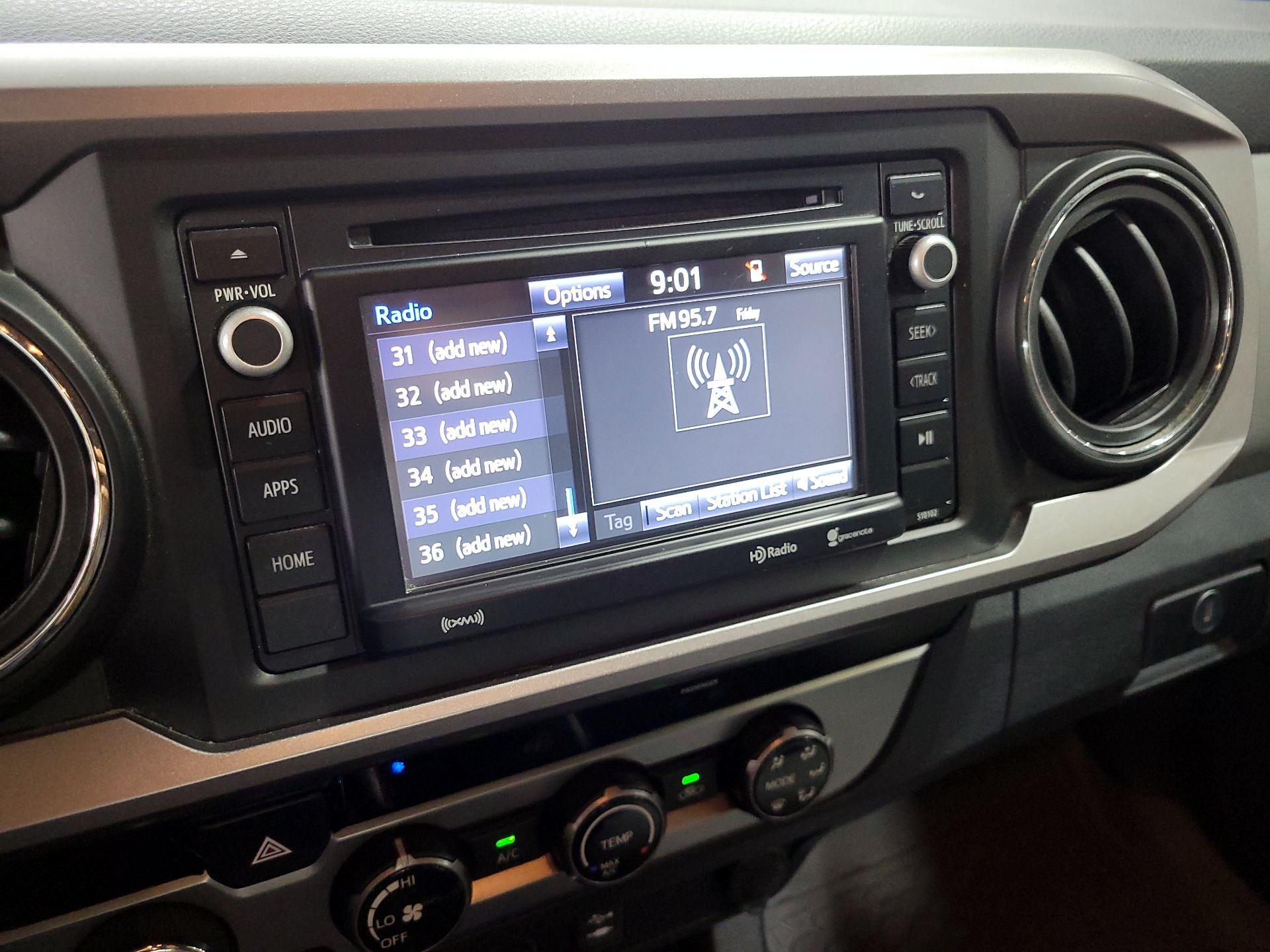 Thumbnail: 2016 Toyota Tacoma - 15